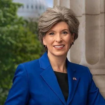 694F5C7AF4CEE9947657326FAEB21946.senator-joni-ernst---official-portrait-photogallery.jpg