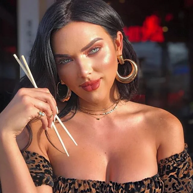 Are you happy sashimi 🍣 
@kjsmeby :📸
.
.
.
.
.
#Sushiya #SunsetPlaza #sushiyaonsunset #Sushi #Sushirestaurant #laeats #restaurant #SushiyaOnSunset #Roll  #Sashimi #foodphotography #Foodporn #picoftheday #lfl #sfs #pretty #la #like #FoodPhotography 