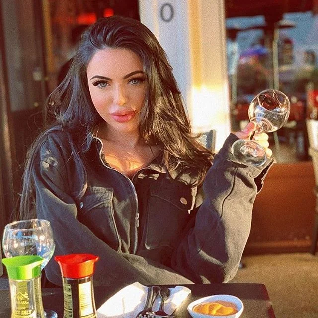 Thirsty 📸: @durranipopal .
.
.
#SushiyaOnSunset #SundayEats #LAeats #Sushirestaurants #Sushi #Sashimi #Model #foodphotography #Sushiya #Foodporn #picoftheday #lfl #sfs #girl #pretty #la #Hot #like