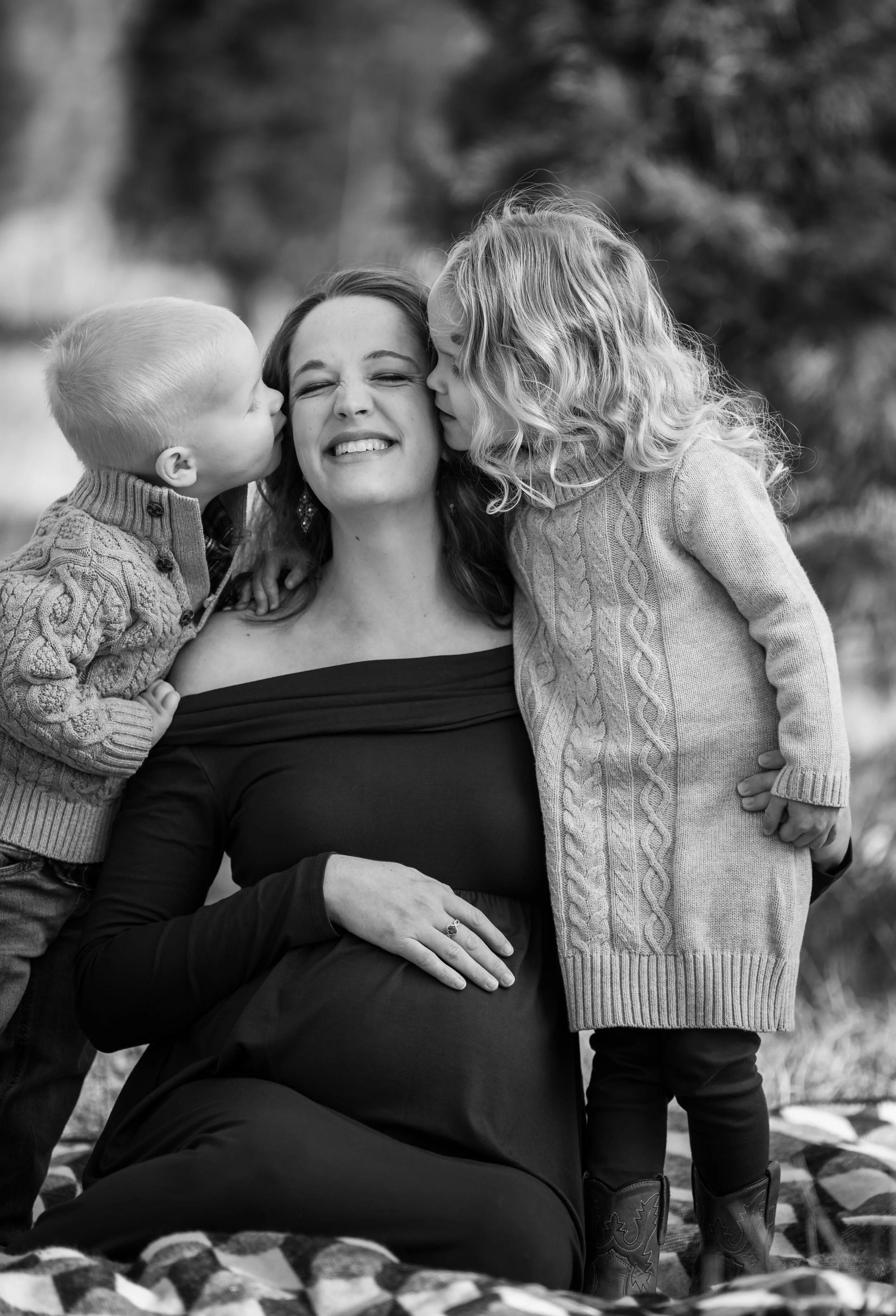 Kaitlyn Fox Maternity Photo-16.jpg