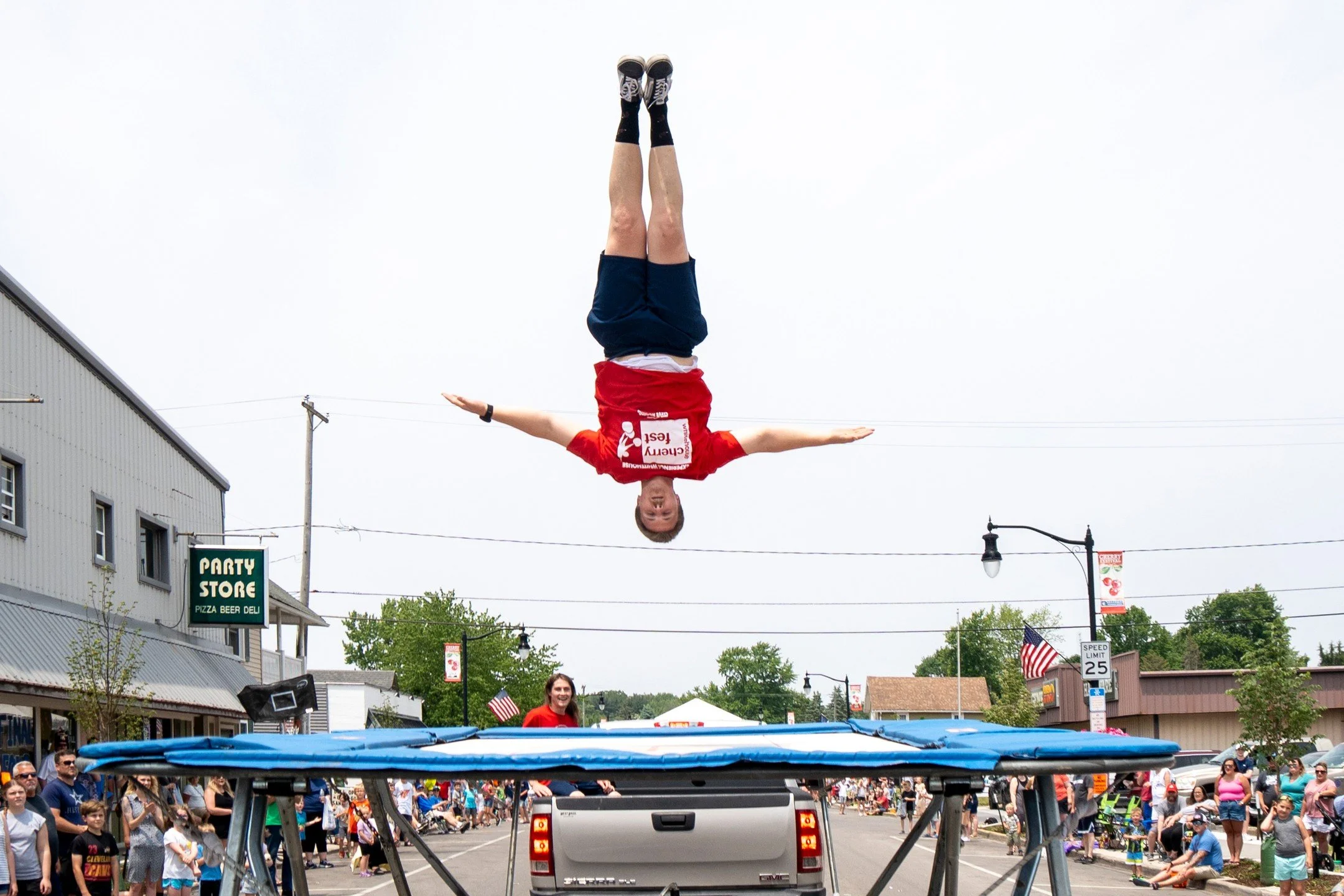 2023 :: IN PEOPLE
The most common, perhaps only, unifier to be found in news photography: people. What did we as people do that was new today? A person did some new here. Some people did some new there. A collection of people endeavoring in the new,