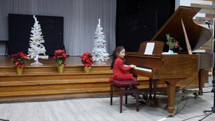A few highlights from our Winter Recital!! ❄️❄️❄️ It was great to see a lot of new performers this season!
.
.
.
.
.
.
#pianolessons #pianoteacher #pianostudent #huntingtonbeachmusic #huntingtonbeachmusiclessons #pianorecital