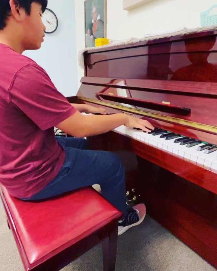This week we are highlighting some of Ms. Lauren&rsquo;s students! They are all so amazing 😍 she&rsquo;s doing such a great job of helping them grow as musicians ❤️ Swipe to see some of her newest little students as well!
.
.
.
.
.
.
#pianolessons #