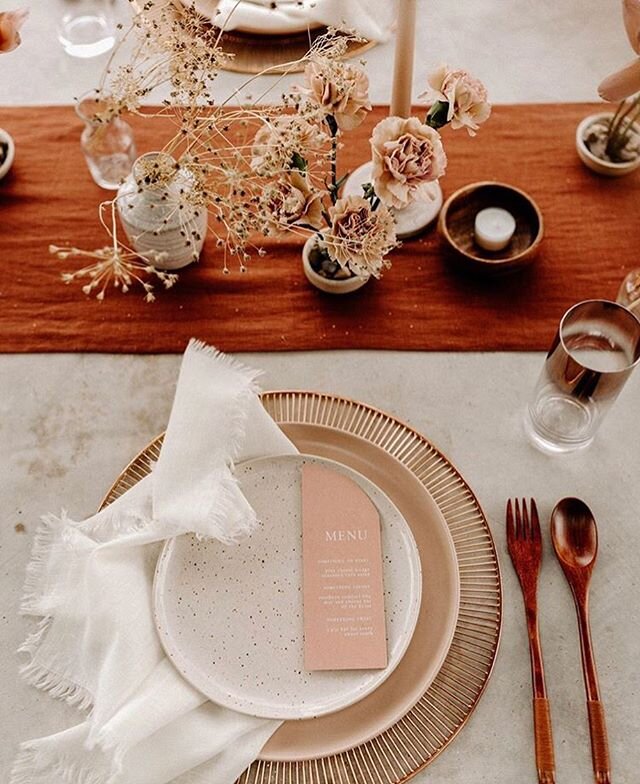 Feeling the earthy vibes with this tablescape 🌿🍂 / via @maeandco_creative #wearewoven