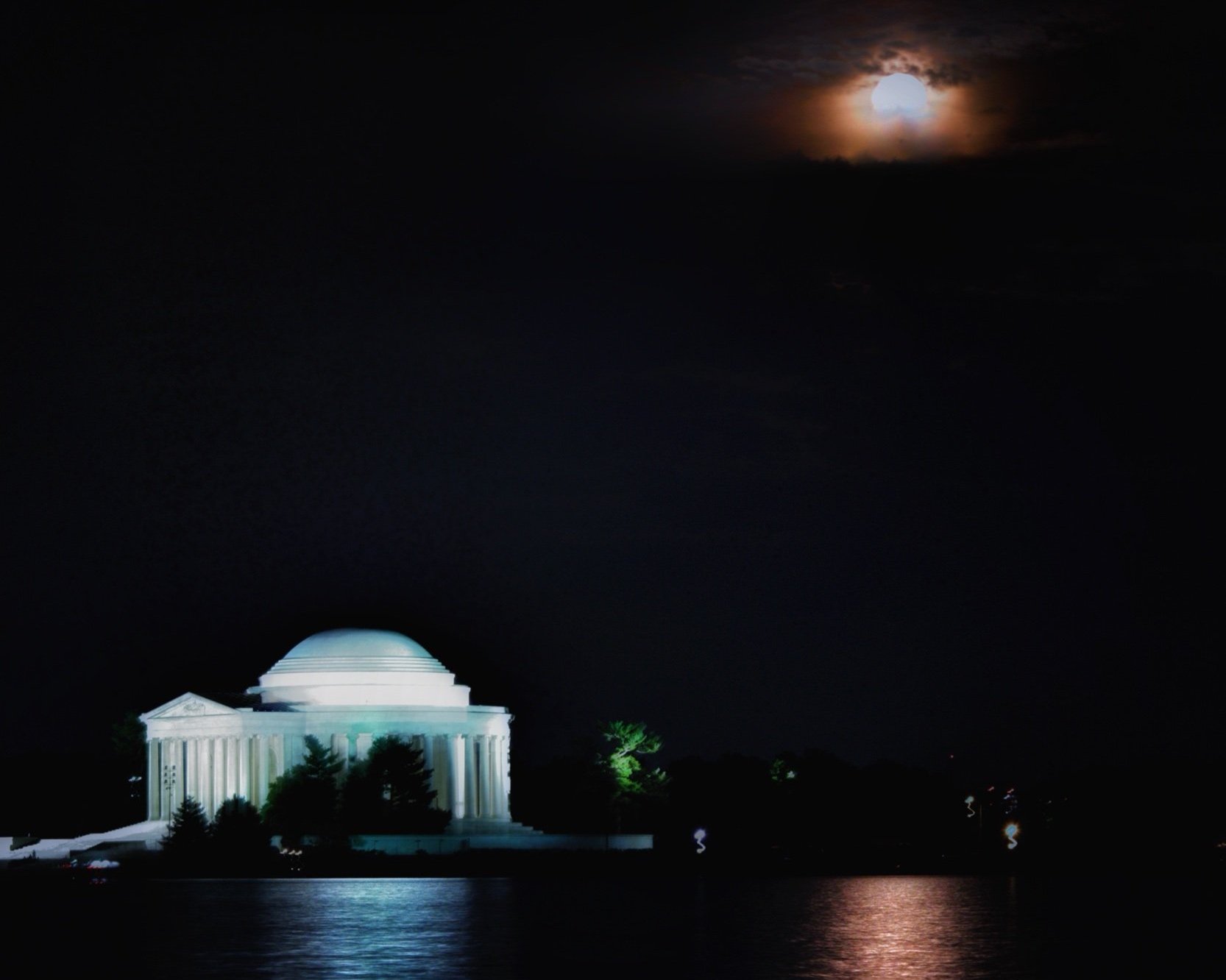 Capturing the Full Buck Moon Over the Jefferson Memorial in July 2024