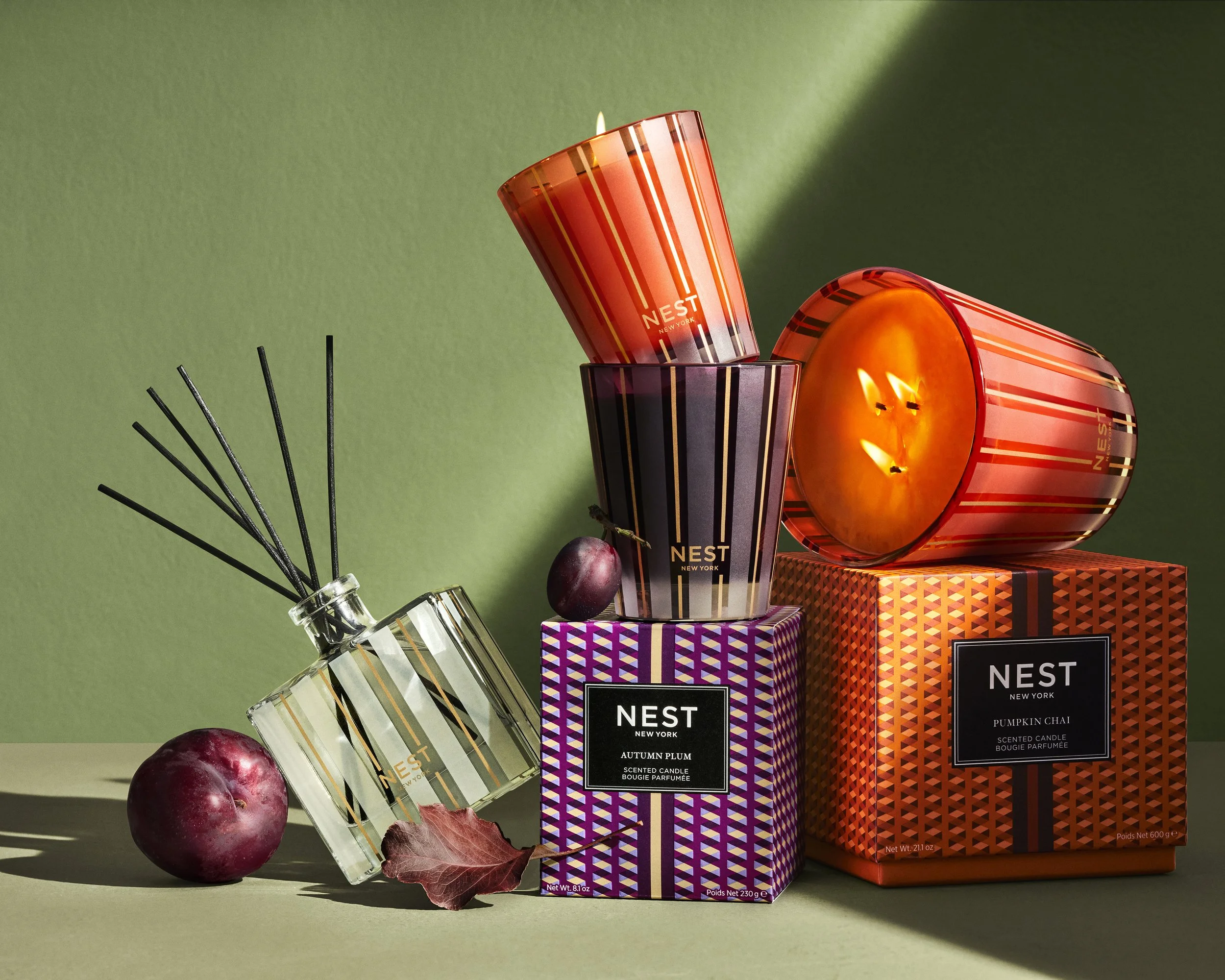 118_NEST_FALL24_PC_AP_CLASSIC_3WICK_REED_BOX_0855_Plate-ret5NestNY_fall_candles_fragrance_2024_campaign_retouching_crop.jpg