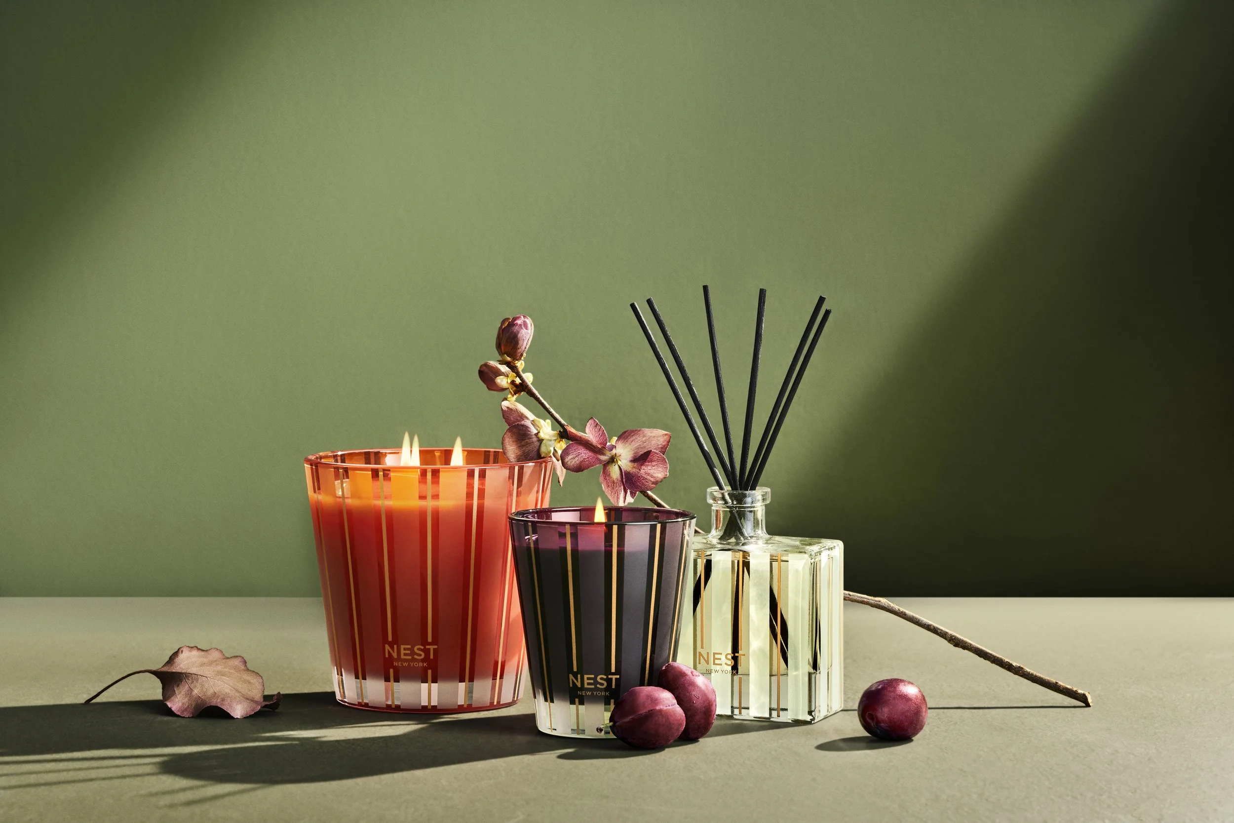 119_NEST_FALL24_PC_AP_CLASSIC_3WICK_REED_0983_Hero-ret6NestNY_fall_candles_fragrance_2024_campaign_retouching.jpg