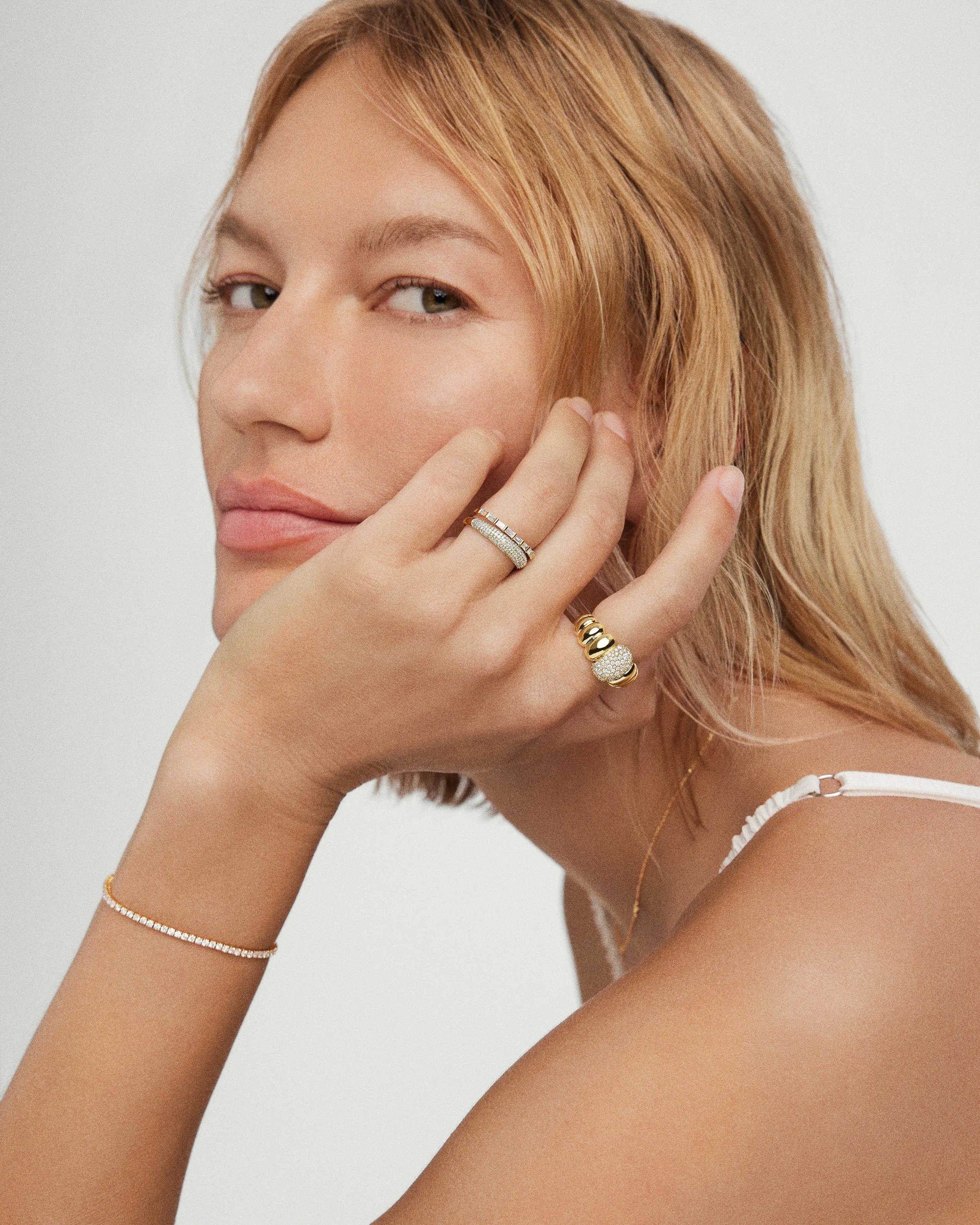 FY25-Charlotte-CharlotteRings3-OnFigure_078_jewelry retouching_nyc_Mejuri_2024.jpg