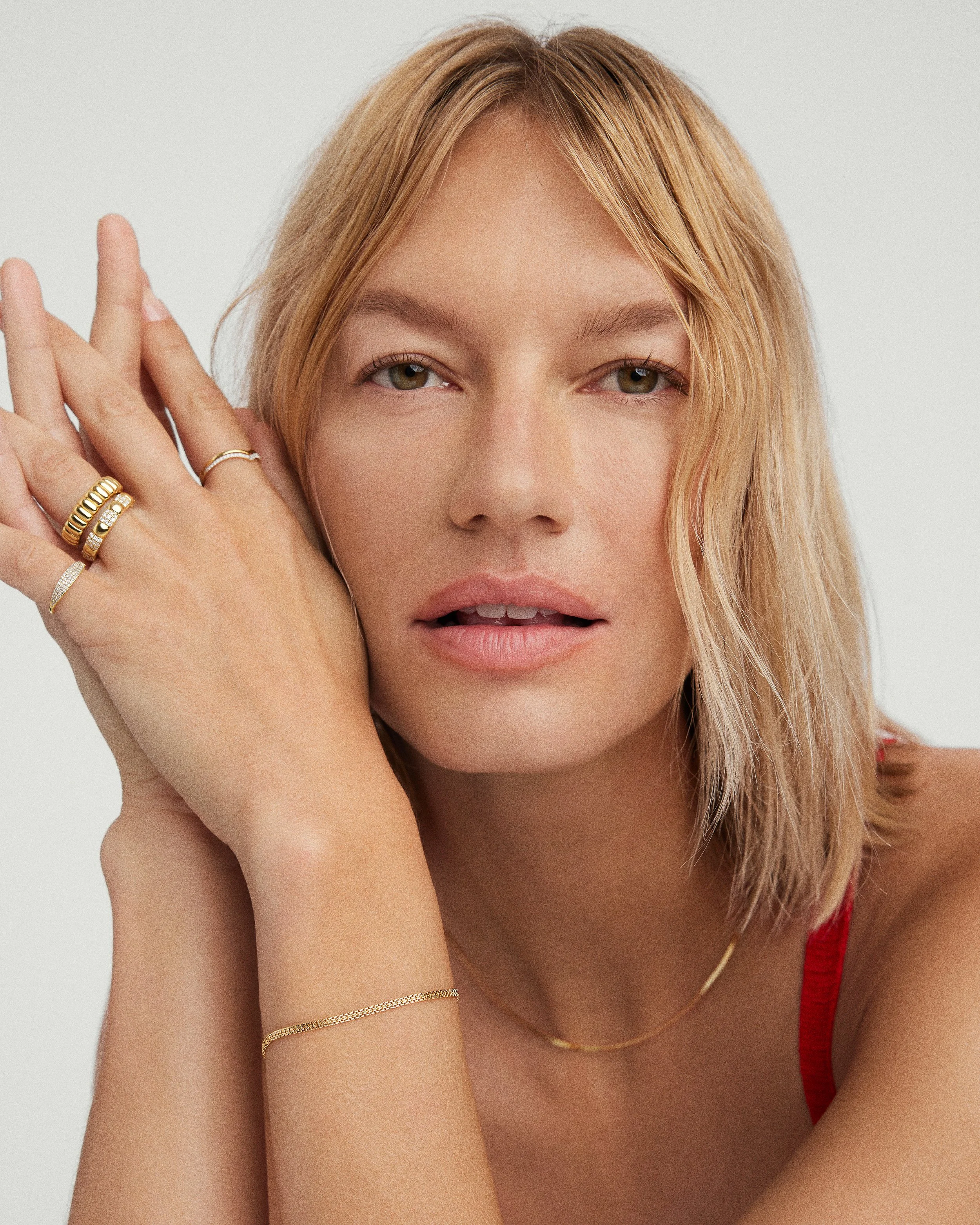 FY25-Charlotte-CharlotteRings4XLStacked-OnFigure_063_jewelry retouching_nyc_Mejuri_2024.jpg