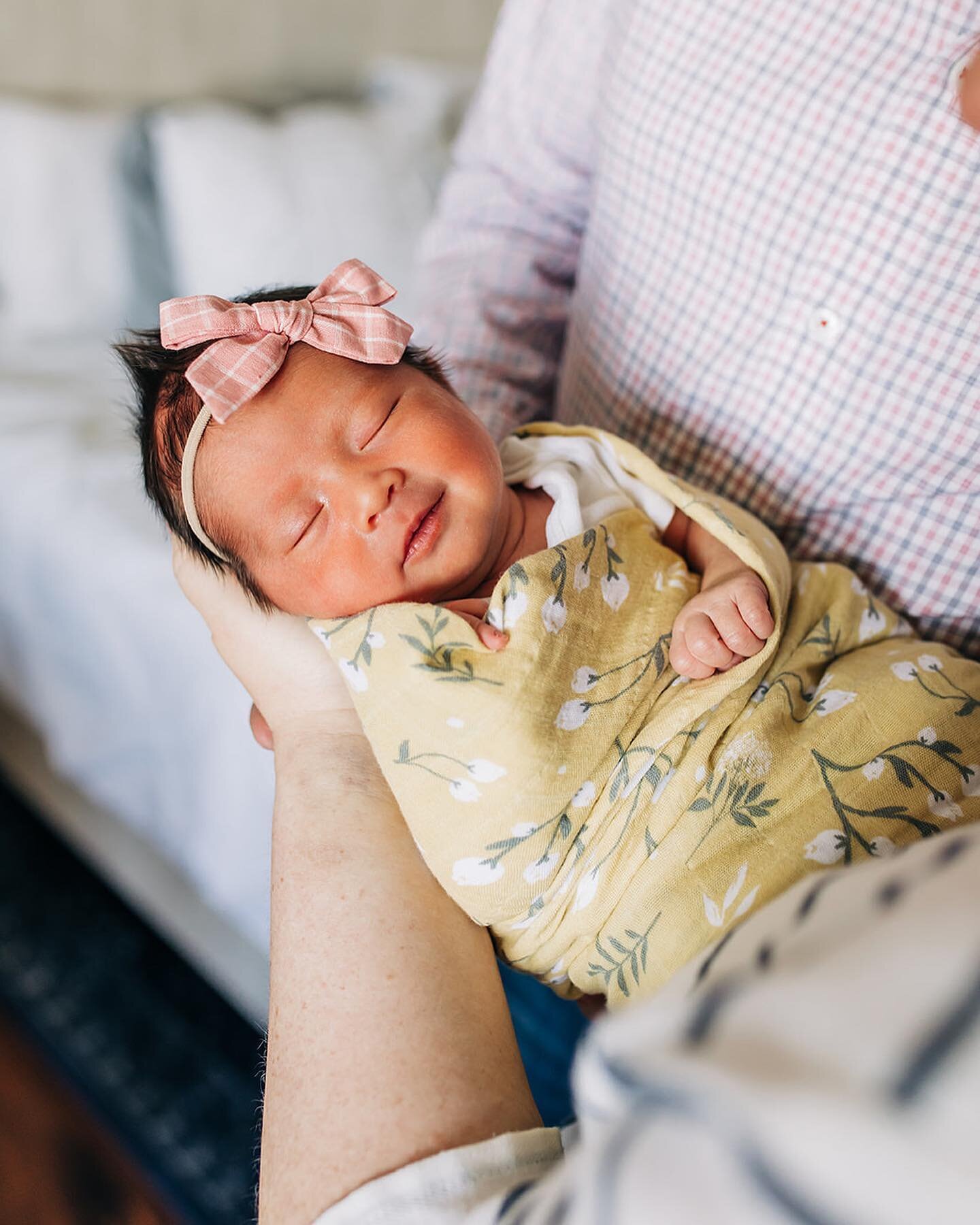 They named her Cali, and then she smiled at me... so I was basically smitten. 😍💛
.
.
.
.
.
.
.
#calistoddardphotos #calistoddardfamilies #utah #utahphotographer #utahfamilyphotography #utahfamily #utahlifestylephotographer #utahlifestyle #lifestyle