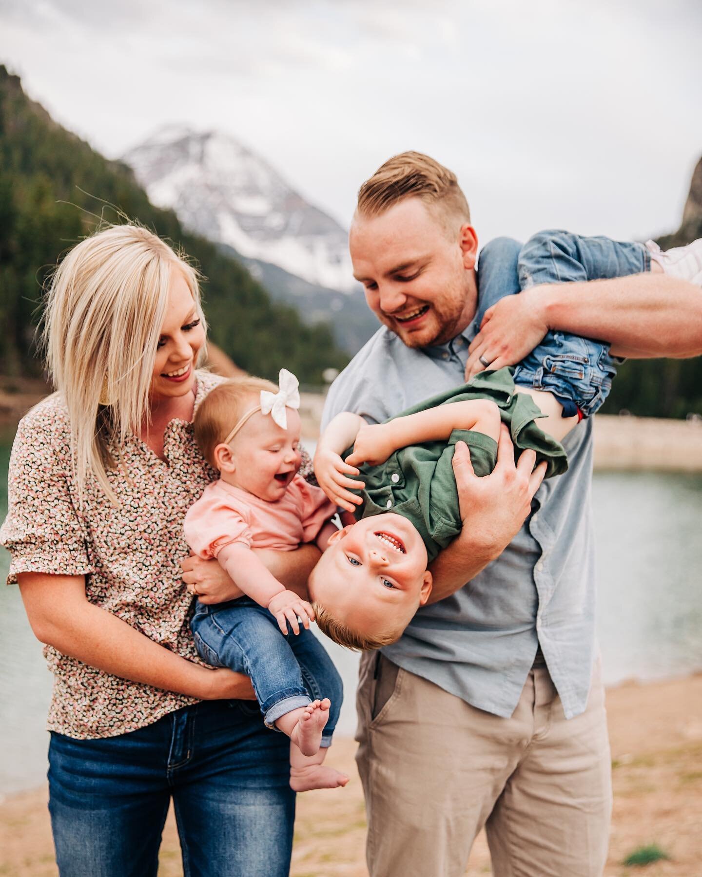Family photo season is heating right up! The summer is my personal favorite for shooting in the mountains and my calendar is filling up fast, so let&rsquo;s get your family scheduled! 😍
.
.
.
.
.
.
.
.
#calistoddardphotos #calistoddardfamilies #utah