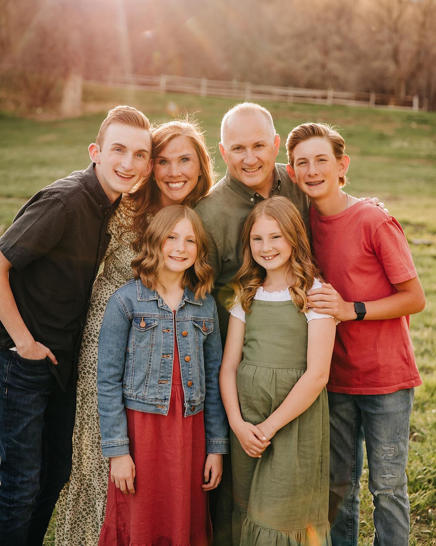 When you&rsquo;re oldest is about to leave the nest, you&rsquo;ve gotta sneak in those family photos! 🥲🤩

.
.
.
.
.
.
.
.
.
.
#calistoddardphotos #calistoddardfamilies #utah #utahphotographer #utahphotography #utahphoto #utahfamilyphotographer #uta