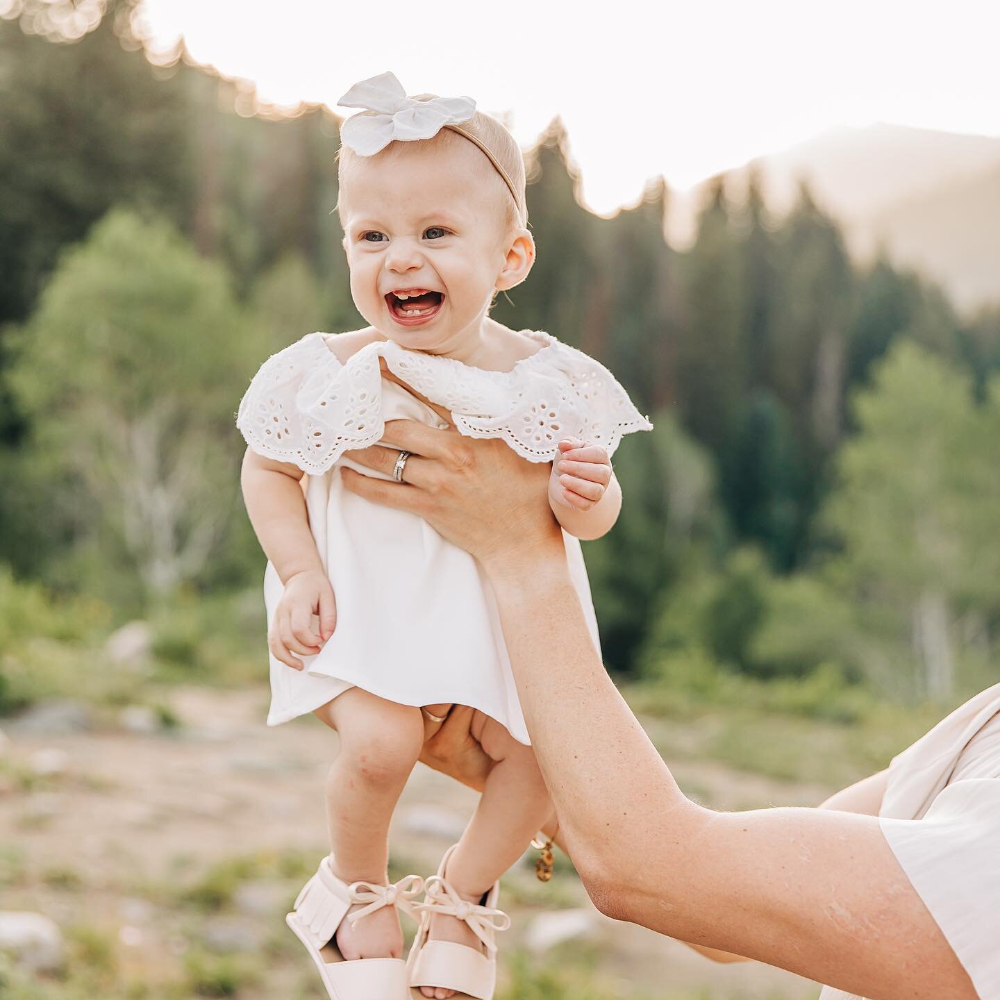 It&rsquo;s that cutest little snaggletooth for me 🥰😍🤩 Such a darling family! 
.
.
.
.
.
.
#calistoddardfamilies #calistoddardphotos #utah #utahfamilyphotographer #utahfamilyphotography #utahphotographer #utahphotography #utahphoto #utahfamily #uta