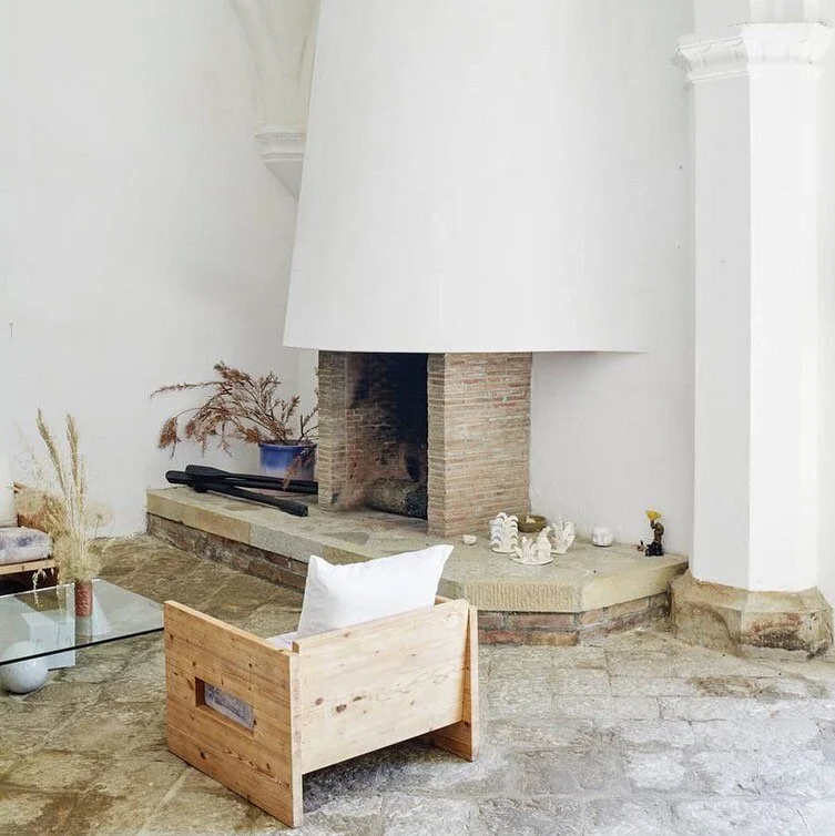 What is better than classic touches mixed with modern pieces. | Designed by: @villalena
+
+
+
+
#interiordesign #pdxdesign #portlandinteriordesign #interiordesigninspiration #designinspo #roocroftdesignstudio #portlanddesign #designlife #designers #d