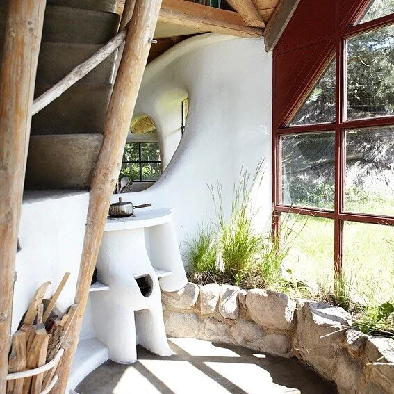 A beautiful COB (made of clay like lumps of soil, sand, and straw) house built and designed by Karen &amp; Flemming Abrahamsson. +
+
+
+
#interiordesign #pdxdesign #portlandinteriordesign #interiordesigninspiration #designinspo #roocroftdesignstudio 