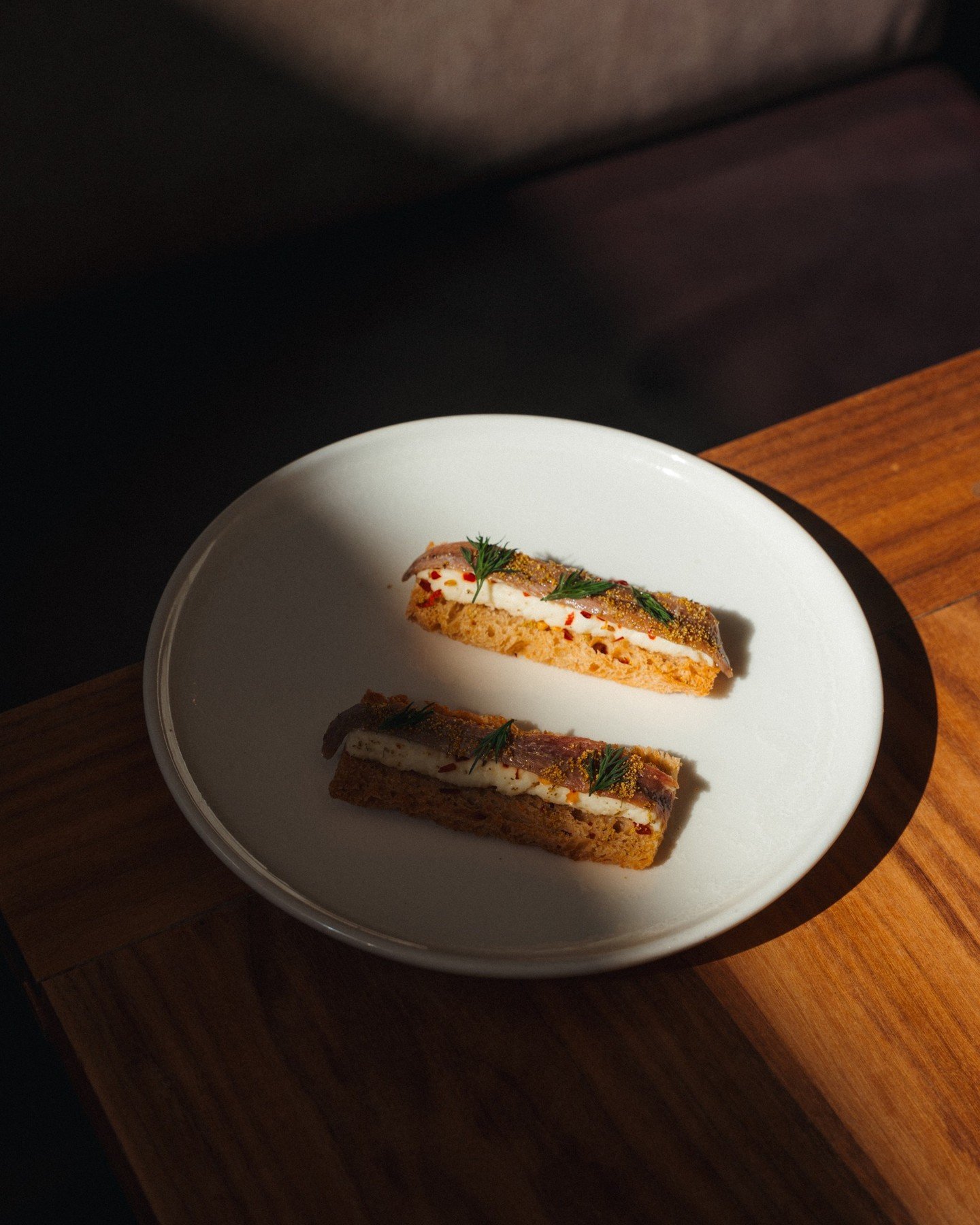 Salty, crunchy, and oh, so moreish.⁠
⁠
Anchovy crostini, stracciatella, chili, fennel pollen.⁠
⁠
#BarTorino