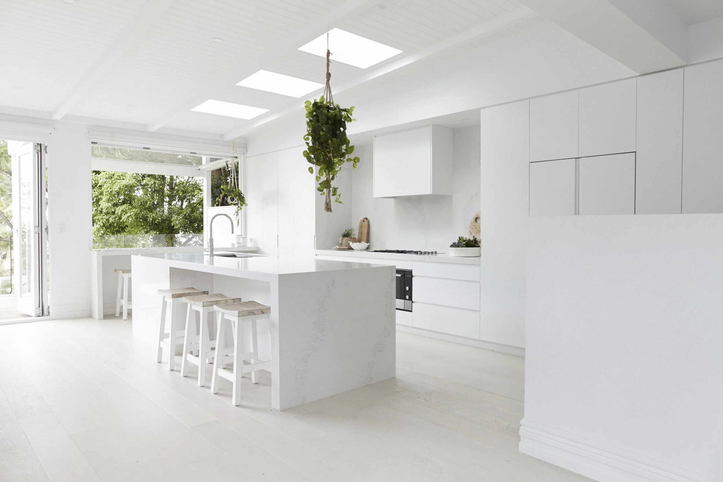 MASTERING KITCHENS