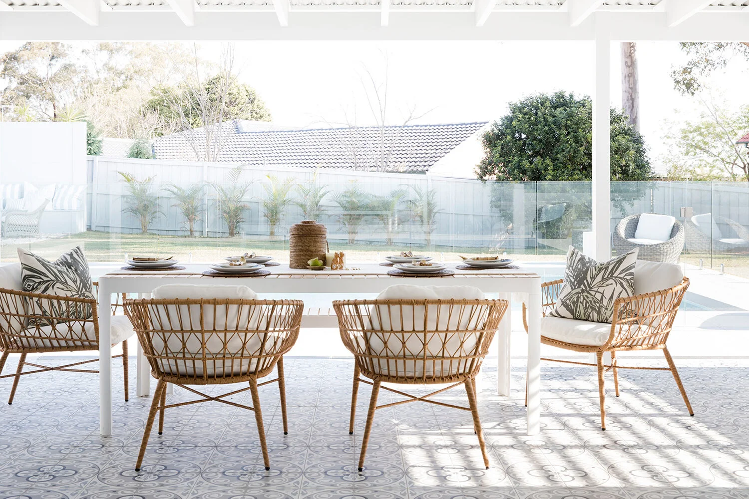 BON’S HOT TIPS FOR STYLING A DINING TABLE