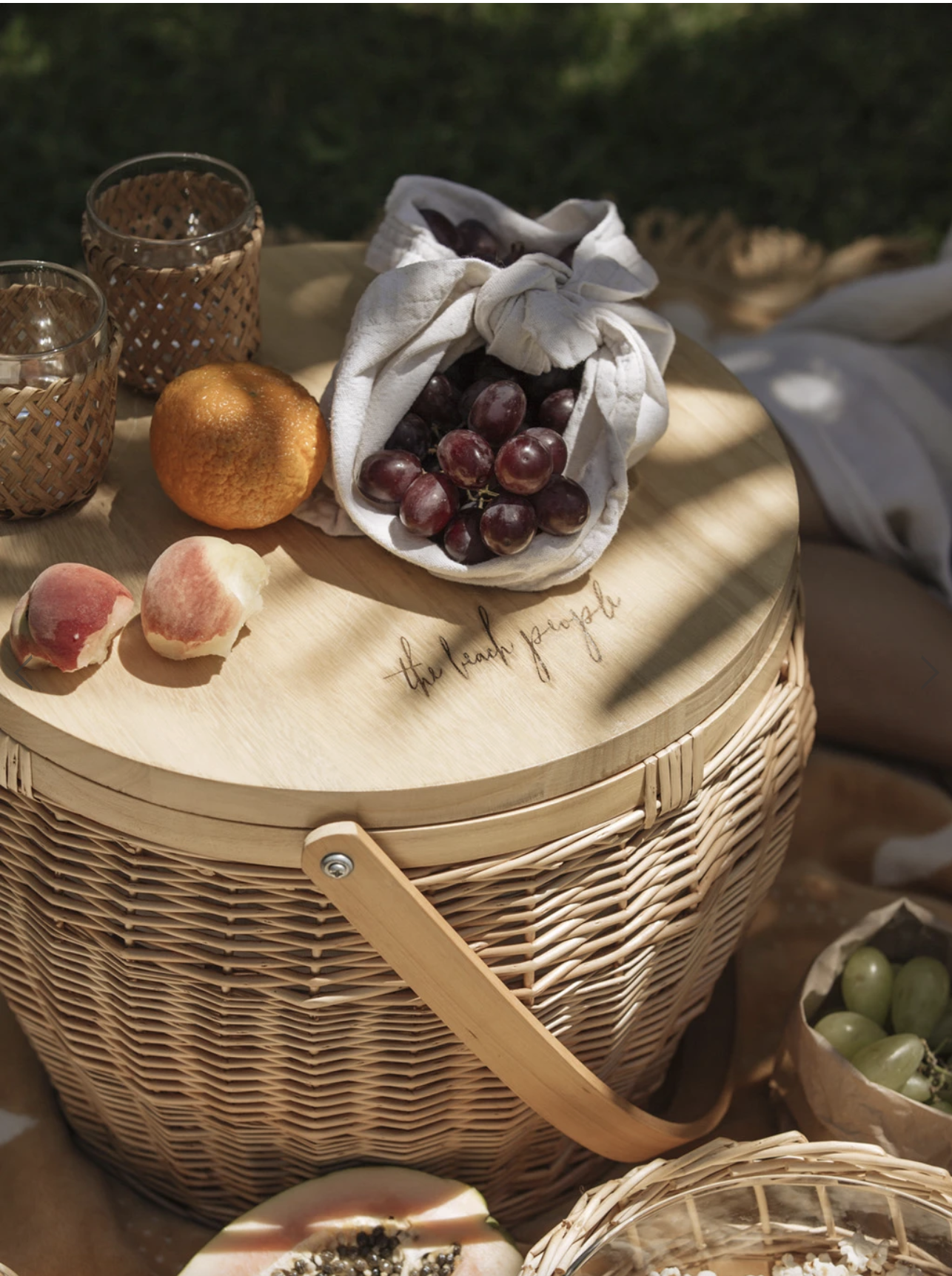 THE BEACH PEOPLE PICNIC BASKET