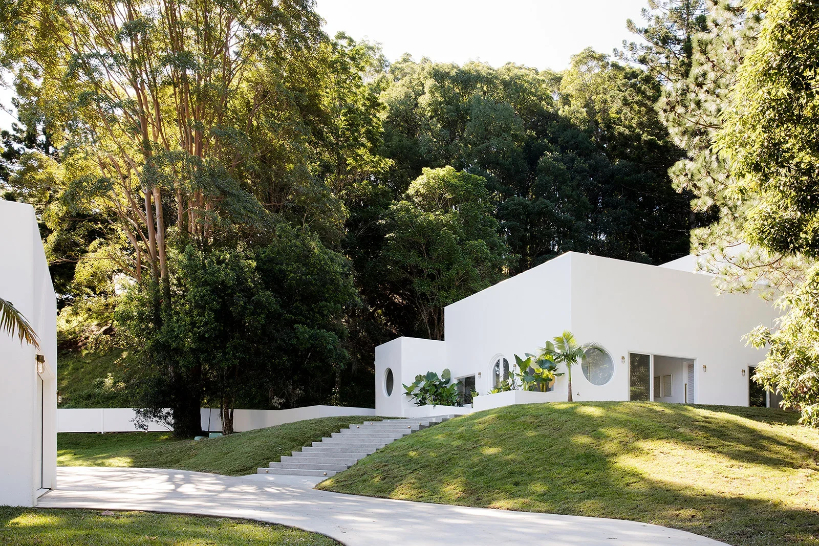 WONDERING THE COST OF RENOVATING YOUR DRIVEWAY IN 2025? READ THIS!