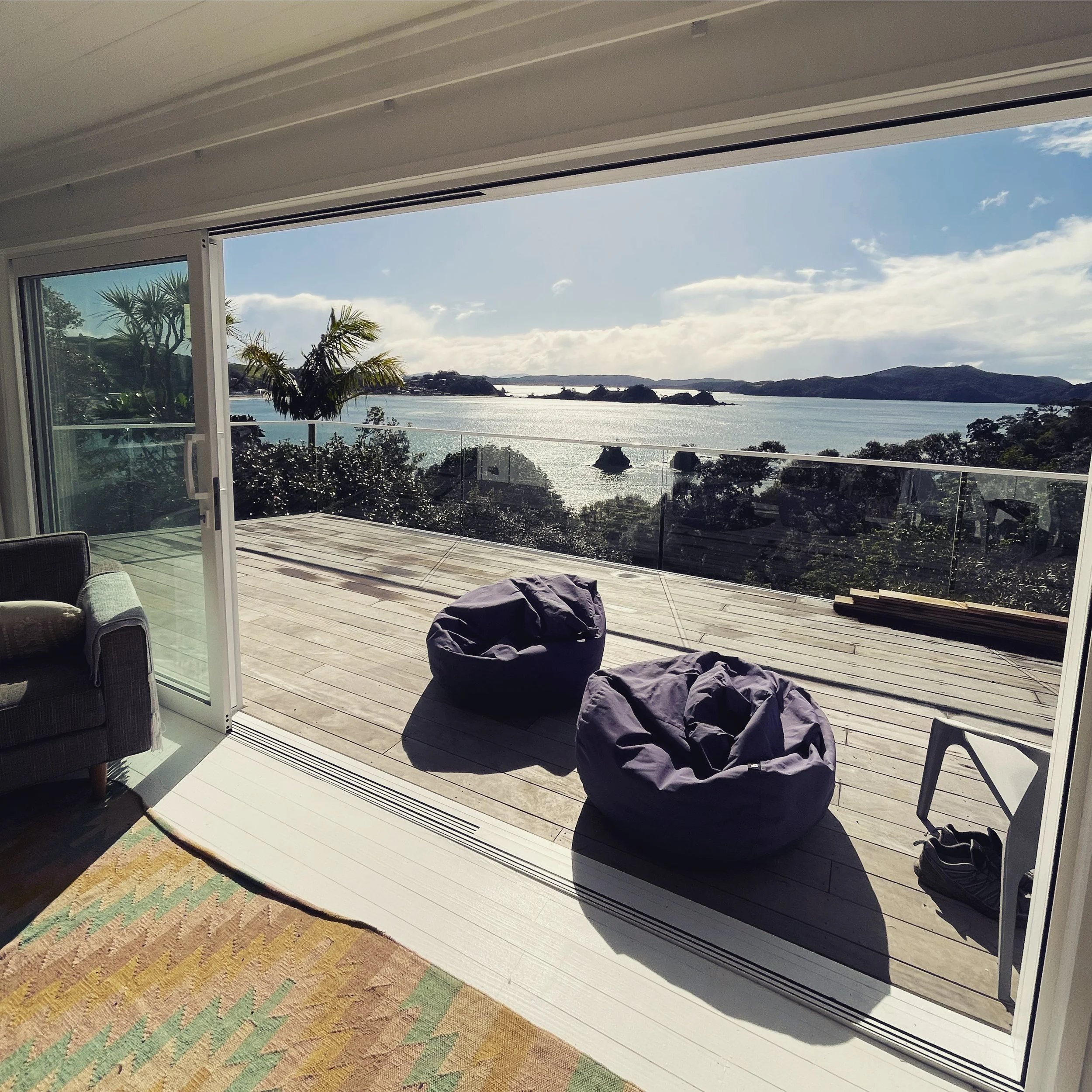 SAMANTHA'S SUN-KISSED SLICE OF HEAVEN