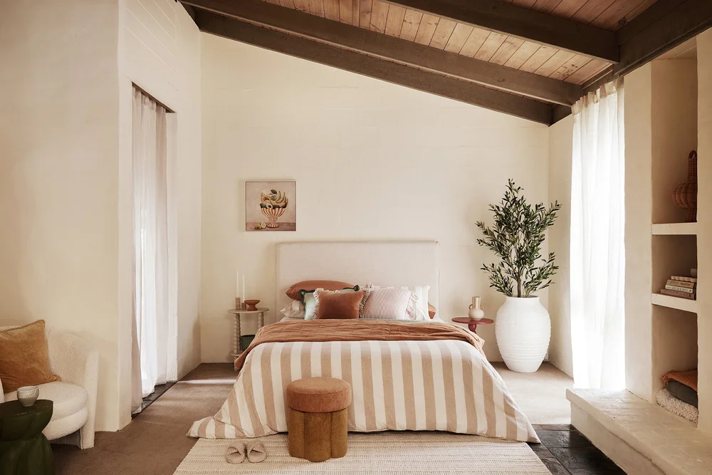 THE BEDROOM SEASONAL SWITCHUP: HOW TO STYLE YOUR BED FOR A COSY AUTUMN REFRESH