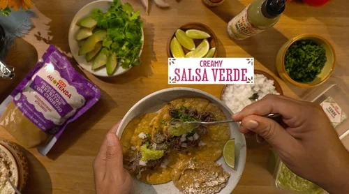 High-definition commercial production shot of H-E-B Mi Tienda creamy salsa-verde, highlighting textures and ingredients.