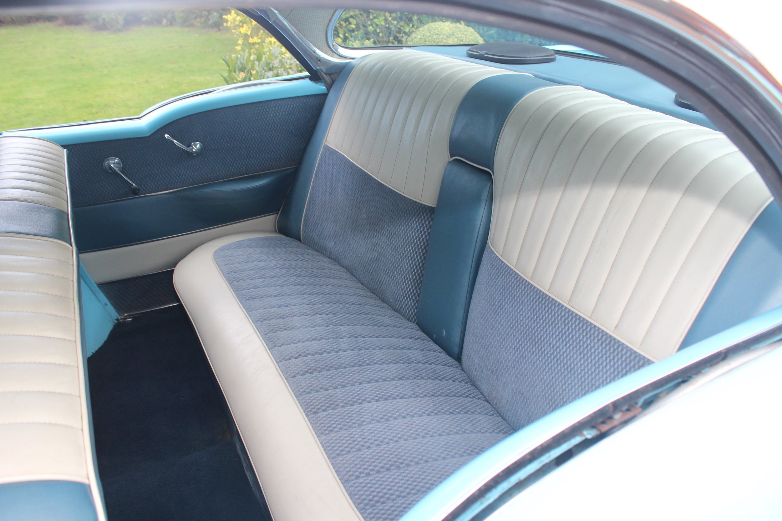 Classic-Car-Hire-Buick-1955-Century-interior.jpg