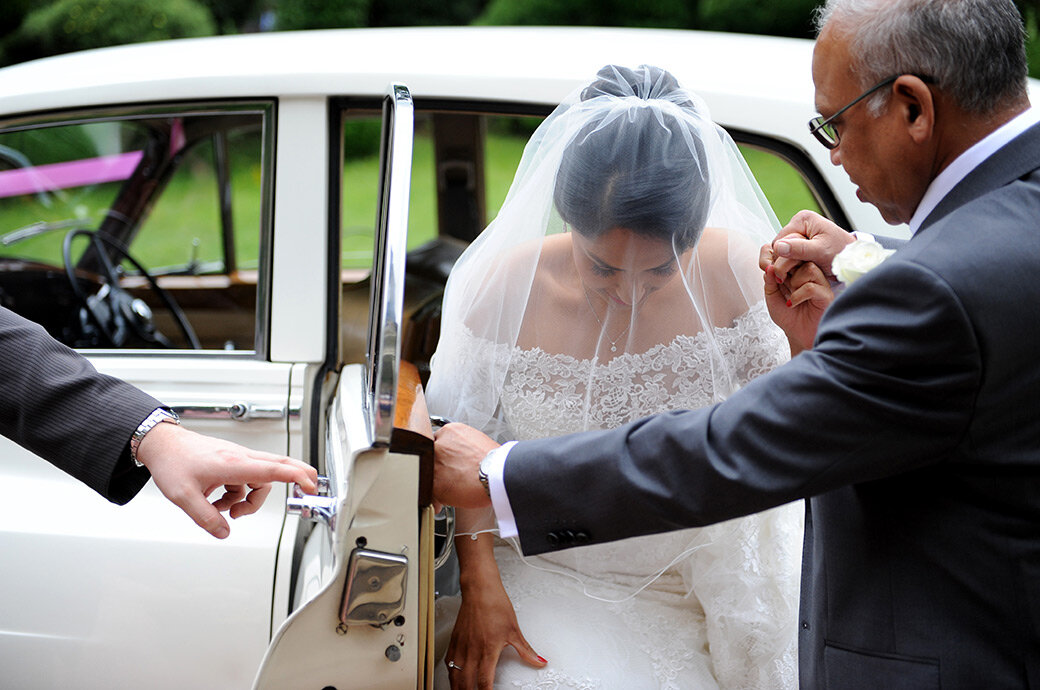 Hampton-court-house-bride-leaves-wedding-car.jpg