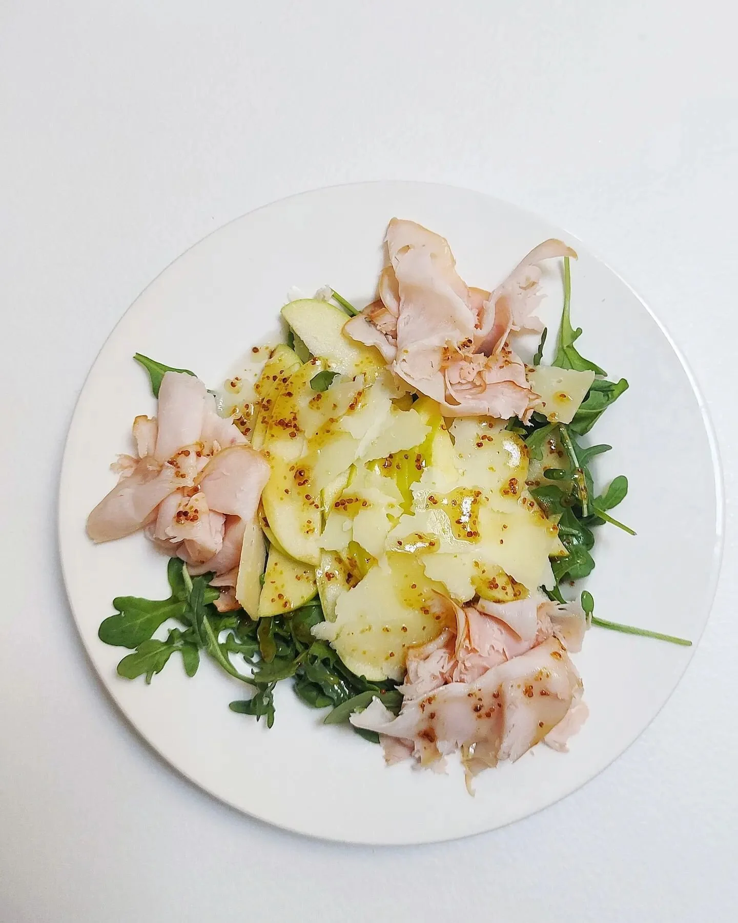 Are you a woman in or nearing midlife (40ish plus)?

Are you looking to optimize your health and wellbeing (i.e. get through all the changes your body is going through)?

Maybe you'd also like to:
- have more energy
- feel more balanced
- learn to ma