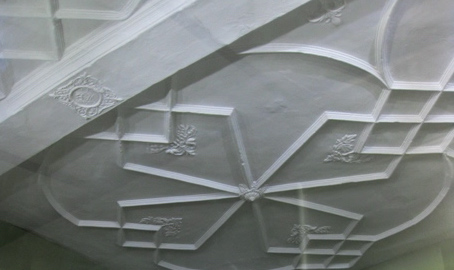 The first-floor front room of the main house (the former Elizabethan fore-hall and part of the Museum exhibition area) has a fine geometrical thin rib plaster ceiling with ribwork and medallions. It also contains a good contemporary chimney piece of Bere stone.