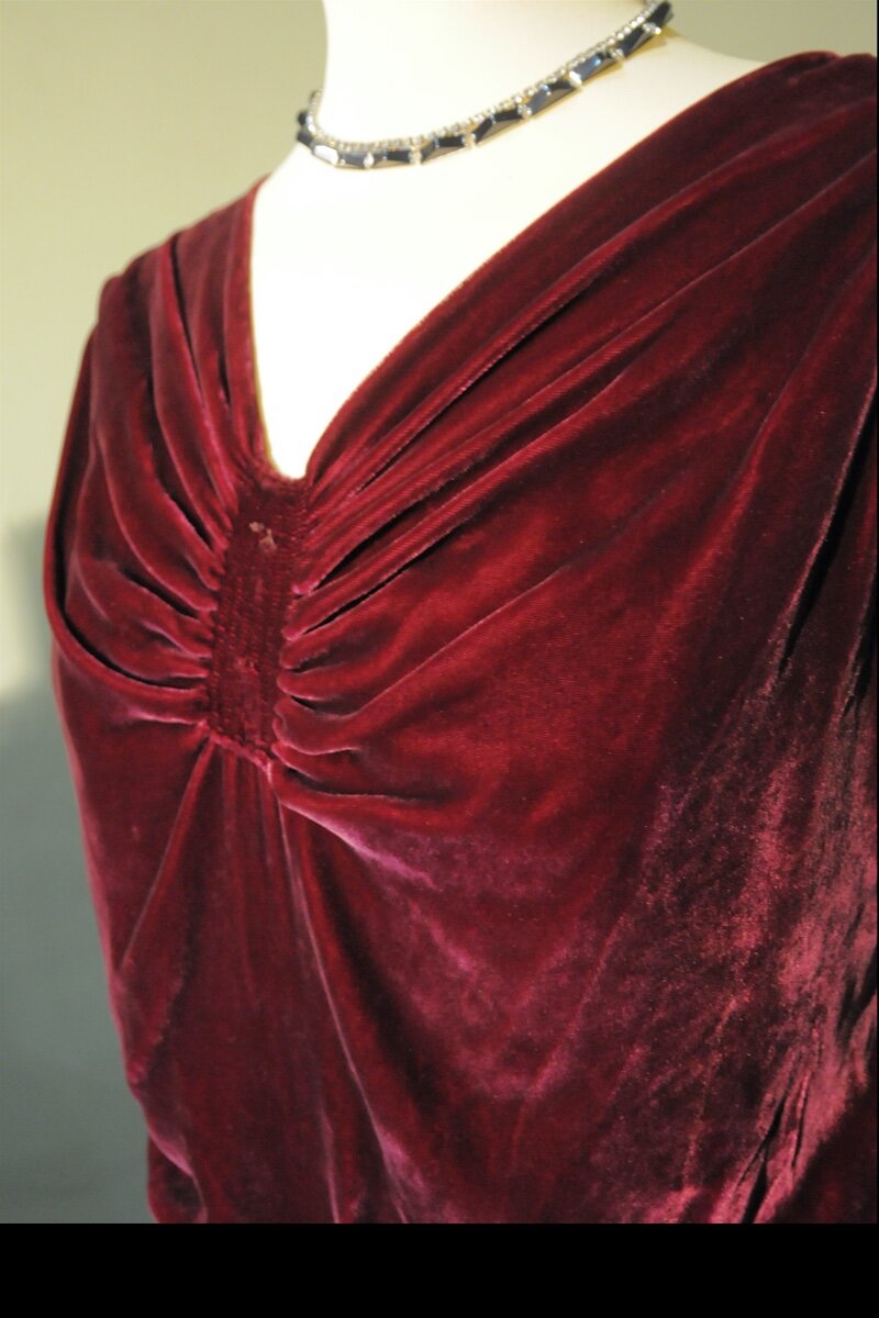 Late 1930s claret silk velvet evening gown (detail)