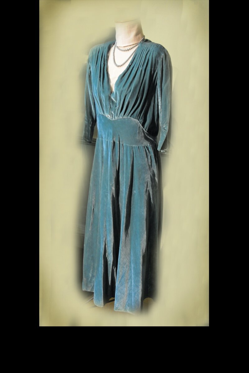 Late 1930s turquoise silk velvet dinner dress