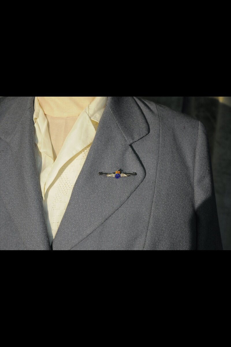 c. 1945 worsted two-piece — RAF wings brooch