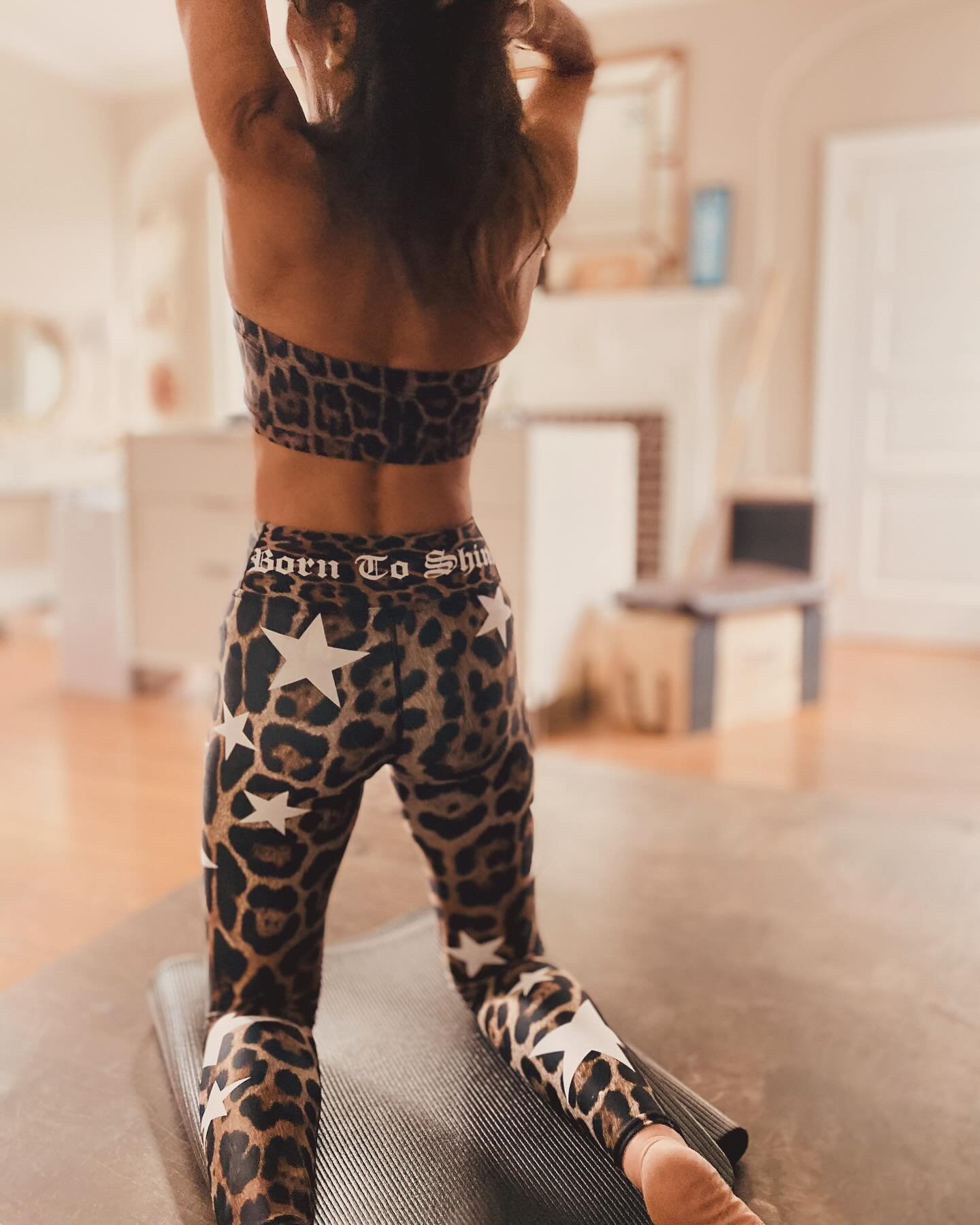 Leopard on Leopard @fortheloveofrockstars #leopardonleopard #inspiration #leopard #leopardleggings #fitnesslife #activestyle #activesoul #leggings #leggingstolove #philadelphia #ootd #unstagood #mobwifeaesthetic #mobwifestyle #stars #borntoshine