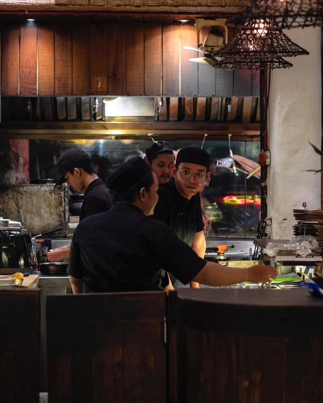 Watch, smell, and savor &mdash; our chefs are turning up the heat for your Indonesian culinary journey!

&mdash;
𝐨𝐩𝐞𝐧 𝐝𝐚𝐢𝐥𝐲 𝟏𝟮 𝗽𝐦 𝐭𝐨 𝟏𝟎 𝐩𝐦

𝗥𝗘𝗦𝗘𝗥𝗩𝗔𝗧𝗜𝗢𝗡
Online: 𝐰𝐰𝐰.𝐥𝐢𝐚𝐩𝐥𝐢𝐚𝐩.𝐜𝐨𝐦
Call: +𝟲𝟮 𝟯𝟲𝟭 𝟵𝟬𝟴 𝟬?