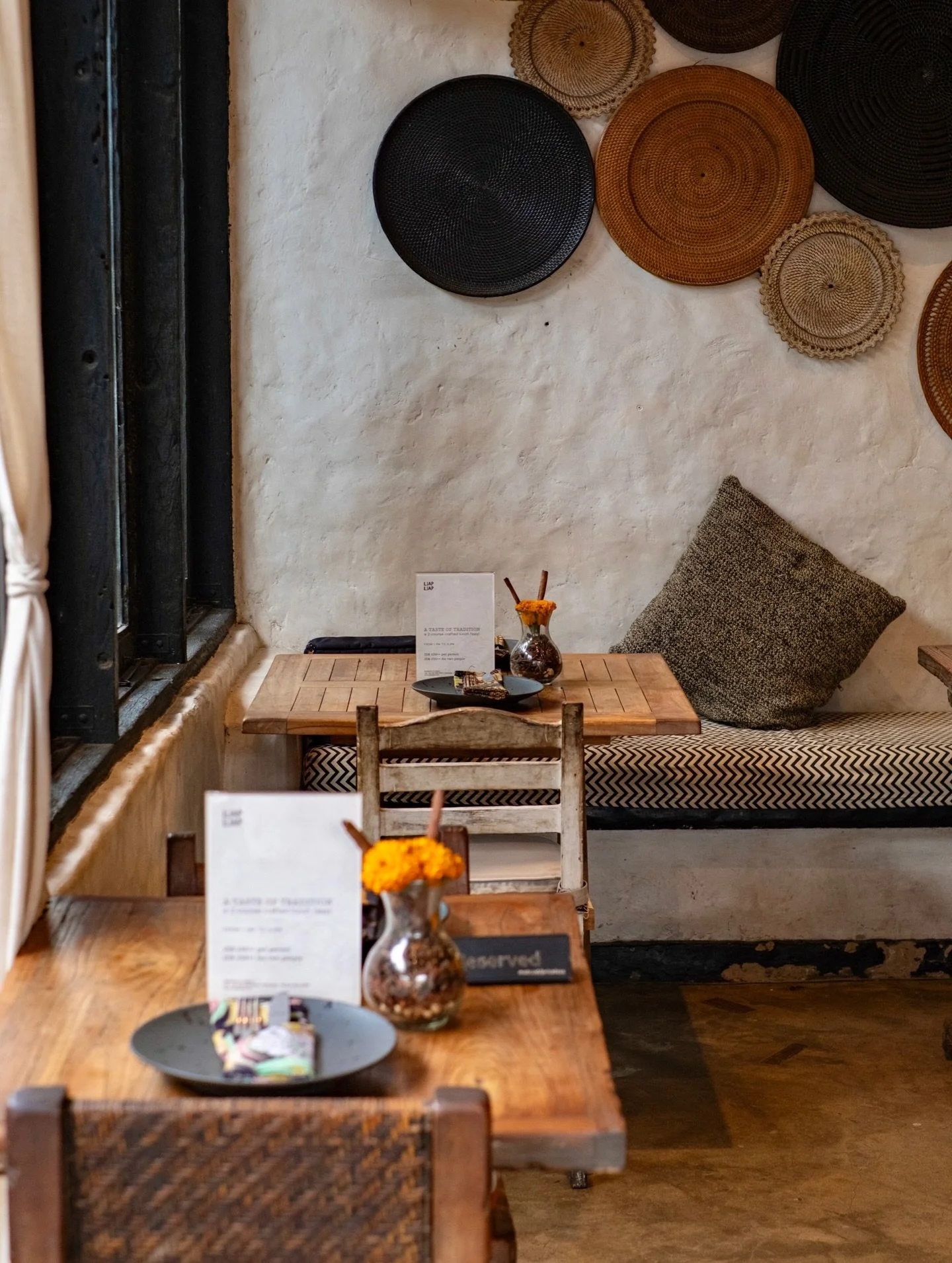 Woven textures, spice-filled plates &mdash; Indonesian roots served at the table. Pull up a chair and taste the story.

&mdash;
𝐨𝐩𝐞𝐧 𝐝𝐚𝐢𝐥𝐲 𝟏𝟮 𝗽𝐦 𝐭𝐨 𝟏𝟎 𝐩𝐦

𝗥𝗘𝗦𝗘𝗥𝗩𝗔𝗧𝗜𝗢𝗡
Online: 𝐰𝐰𝐰.𝐥𝐢𝐚𝐩𝐥𝐢𝐚𝐩.𝐜𝐨𝐦
Call: +𝟲𝟮 𝟯