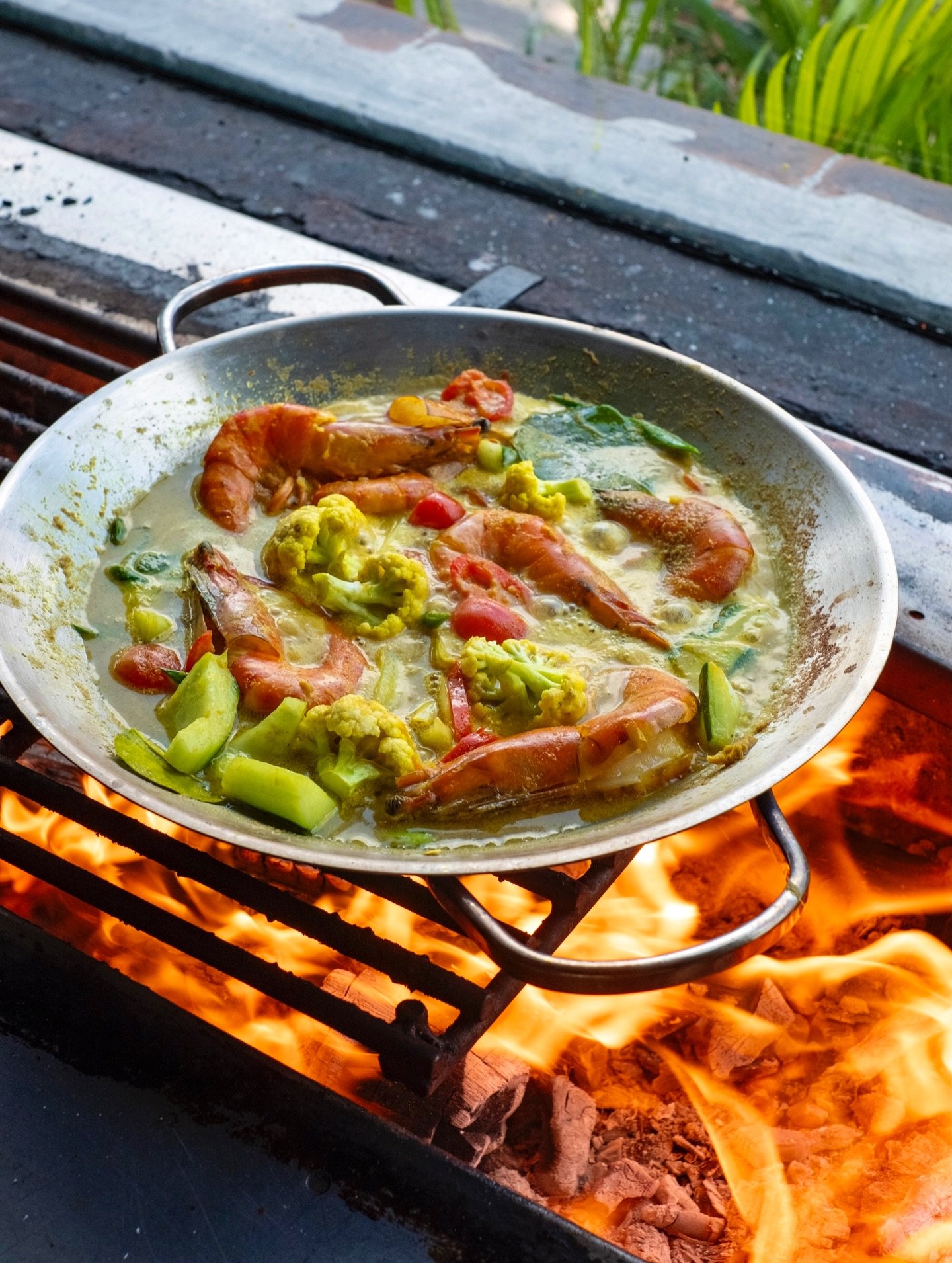 Fire on the pan, spice in the air. An end-of-year Indonesian special made for loud, warm, well-fed nights. Grab a seat &mdash; let&rsquo;s feast.

&mdash;
𝐨𝐩𝐞𝐧 𝐝𝐚𝐢𝐥𝐲 𝟏𝟮 𝗽𝐦 𝐭𝐨 𝟏𝟎 𝐩𝐦

𝗥𝗘𝗦𝗘𝗥𝗩𝗔𝗧𝗜𝗢𝗡
Online: 𝐰𝐰𝐰.𝐥𝐢𝐚𝐩𝐥?