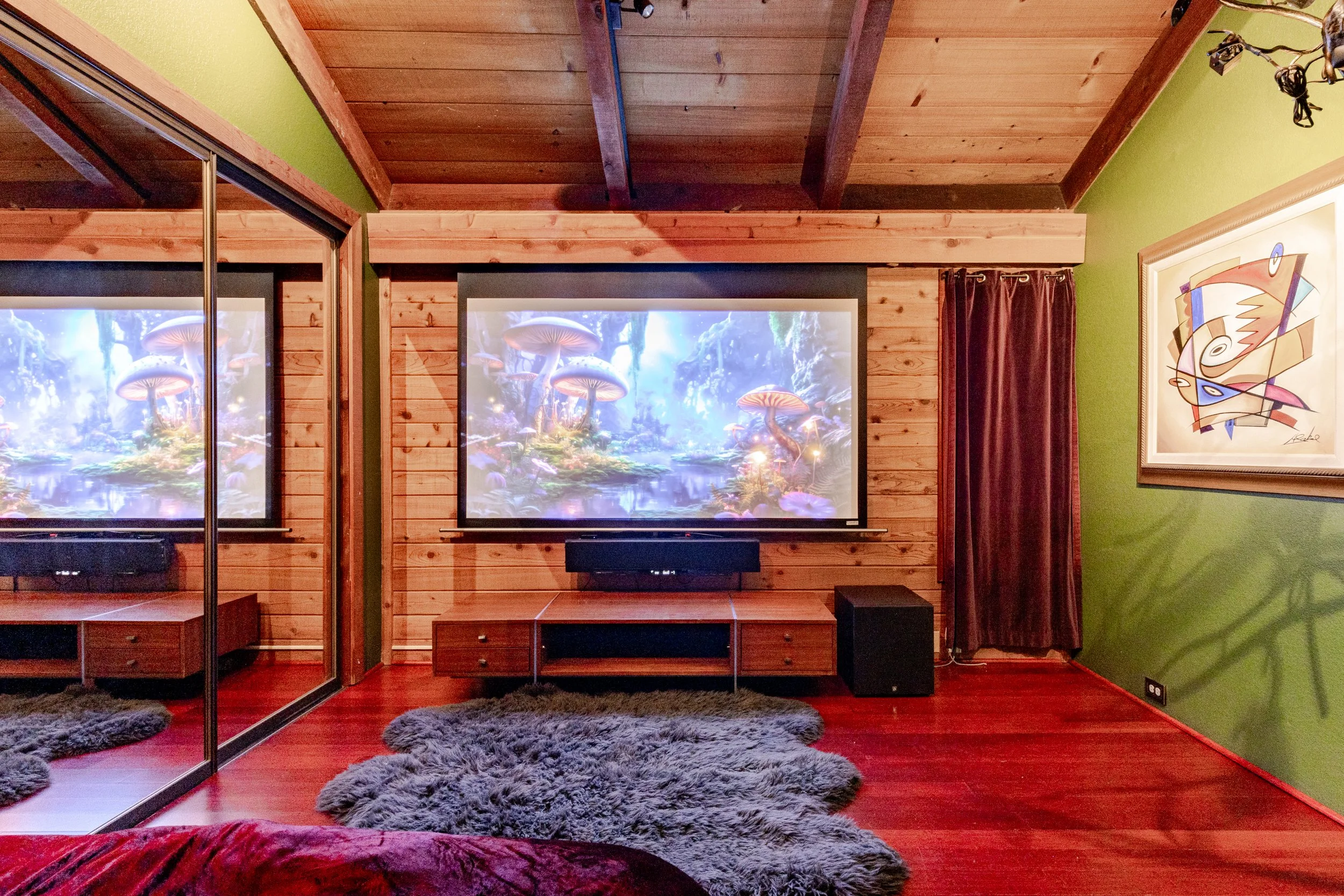 Enchanted Treehouse Theatre Suite