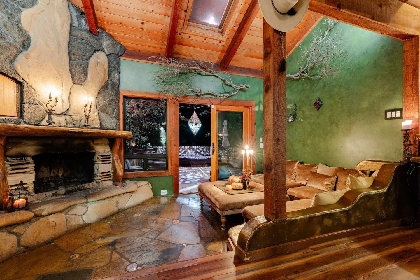 Daytime treetop deck lounge among the pines at Faerie House Idyllwild