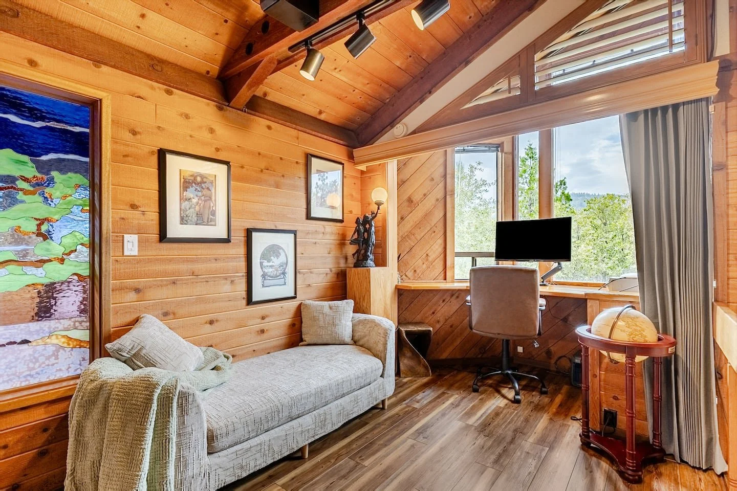 faerie-house-idyllwild-writers-retreat-bedroom-lounge.jpeg