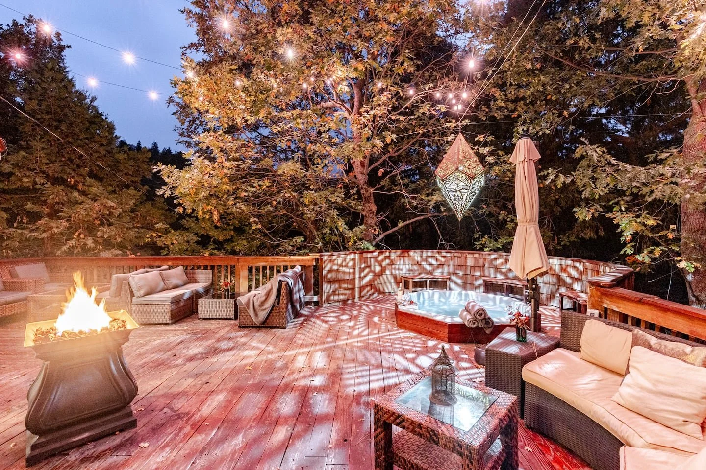 faerie-house-idyllwild-autumn-hot-tub-night-lights.jpeg