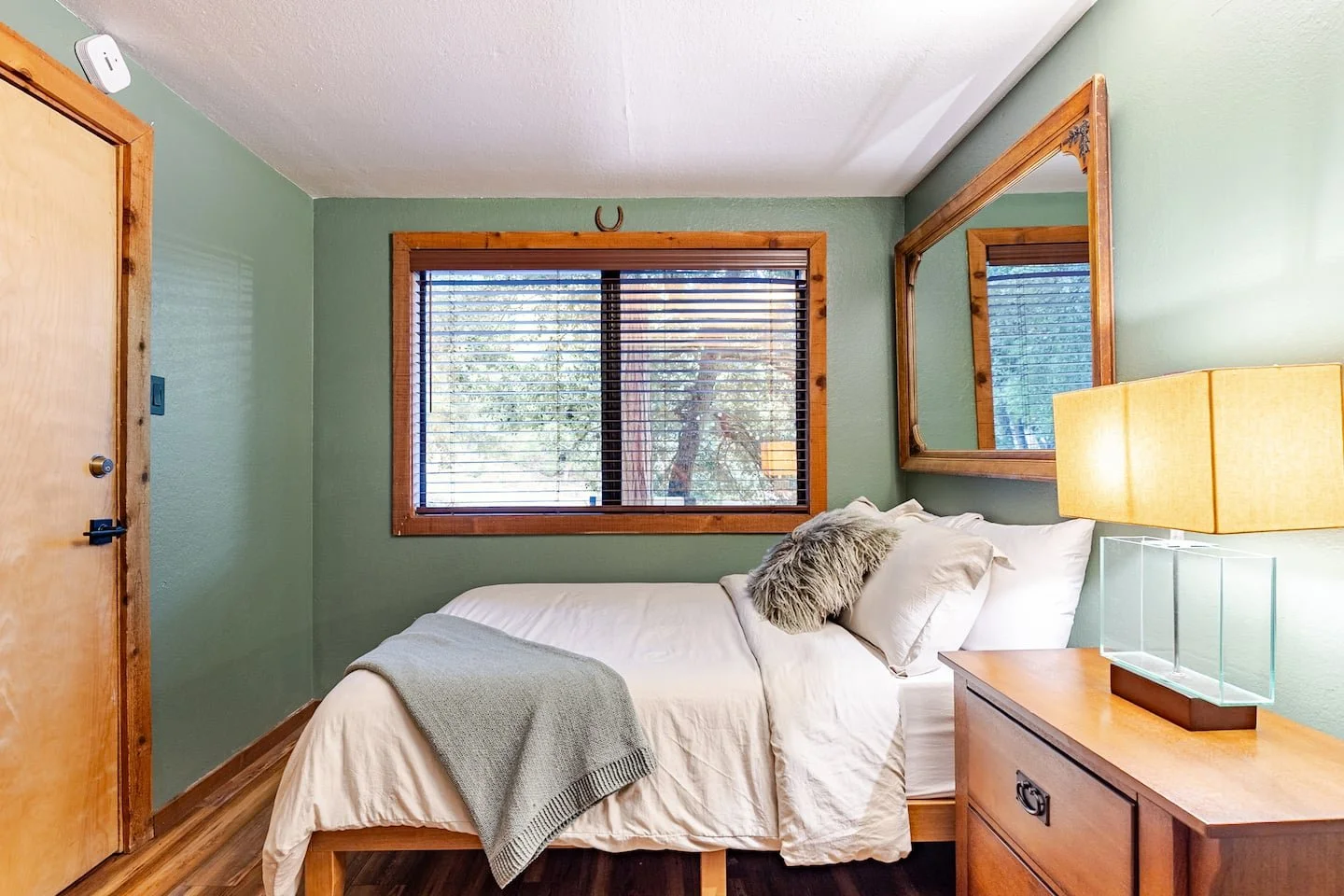 faerie-house-idyllwild-family-cabin-guest-bedroom.jpeg