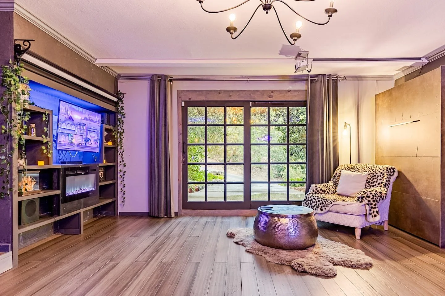 Flexible lounge and sleeping space for bachelorette weekends at Faerie House Idyllwild