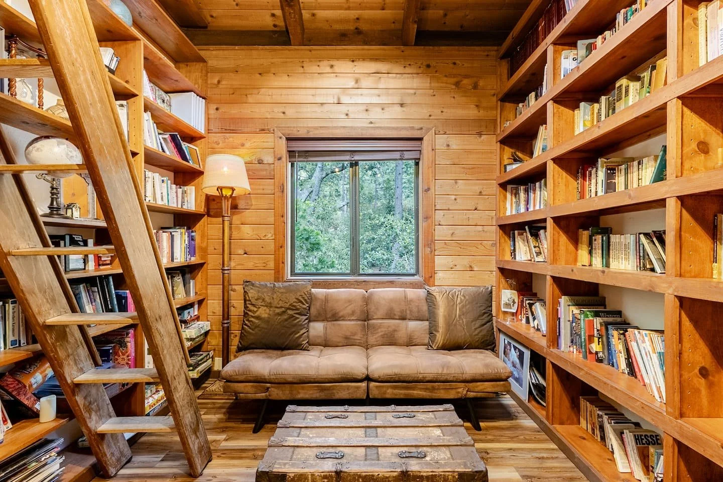 faerie-house-idyllwild-library-loft-bookshelves.jpeg