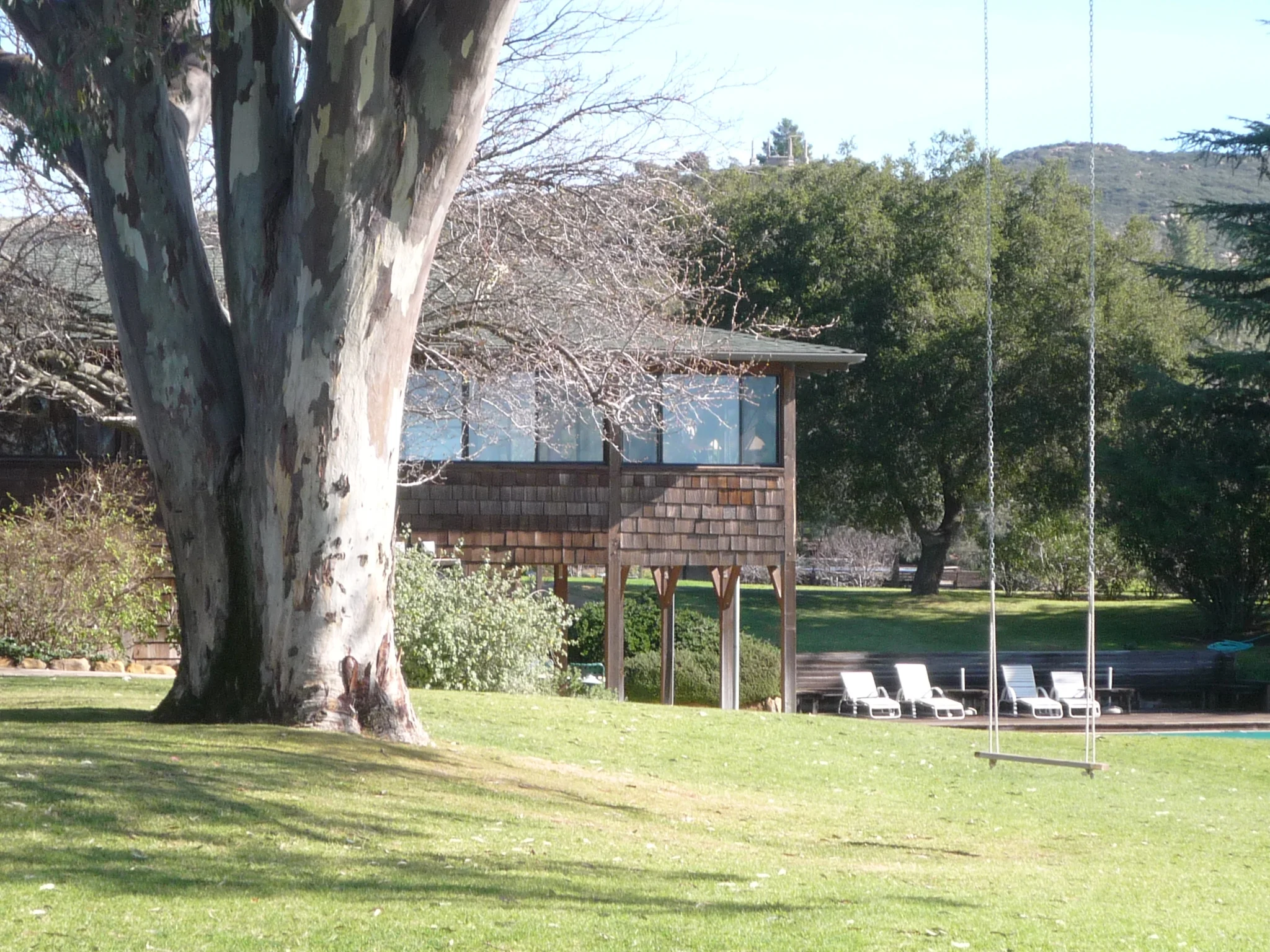lodge outside.jpg