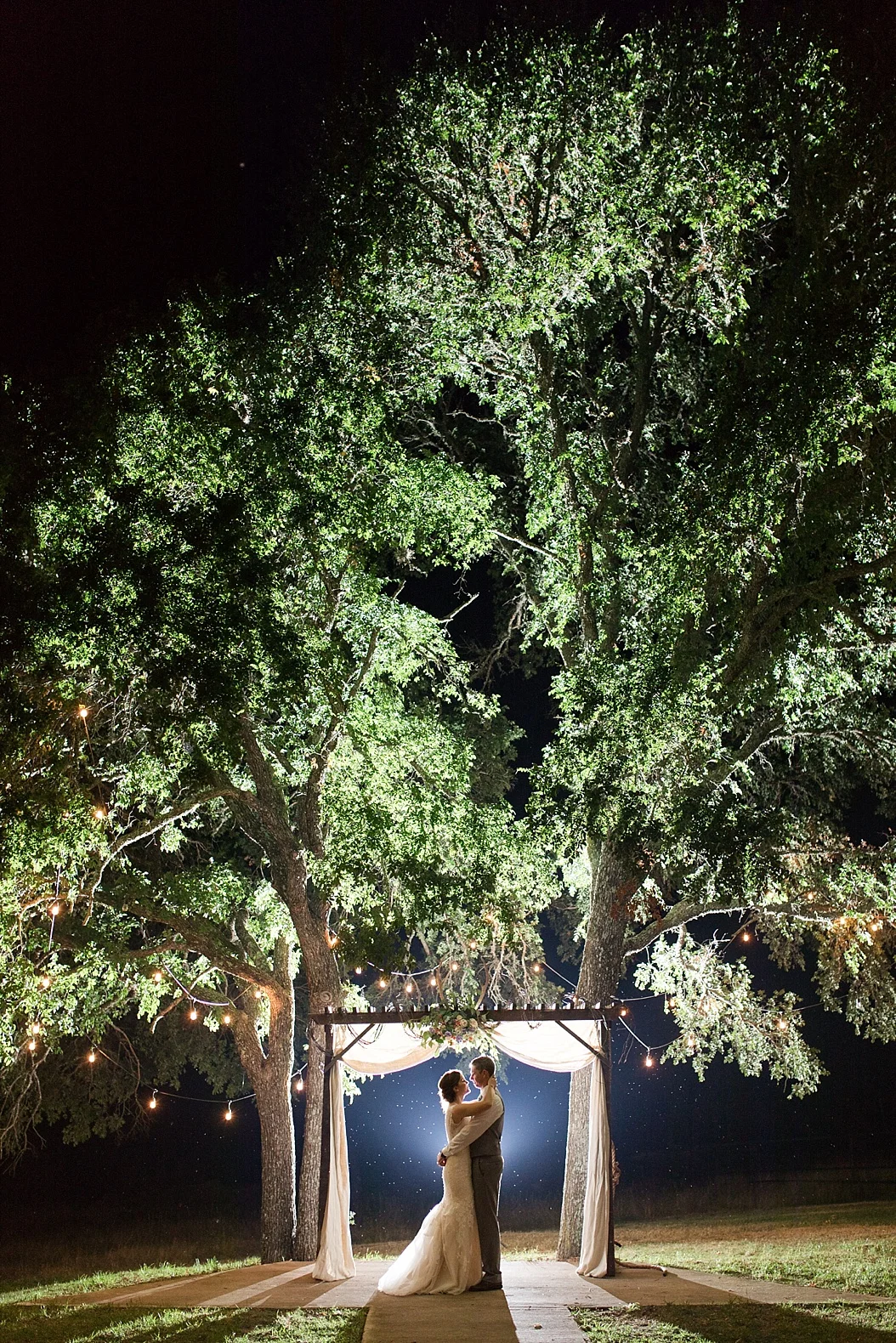 A-slate-blue-spring-wedding-at-CW-Hill-Country-Ranch-in-Boerne-Texas-by-Allison-Jeffers-Wedding-Photography_0106.jpg