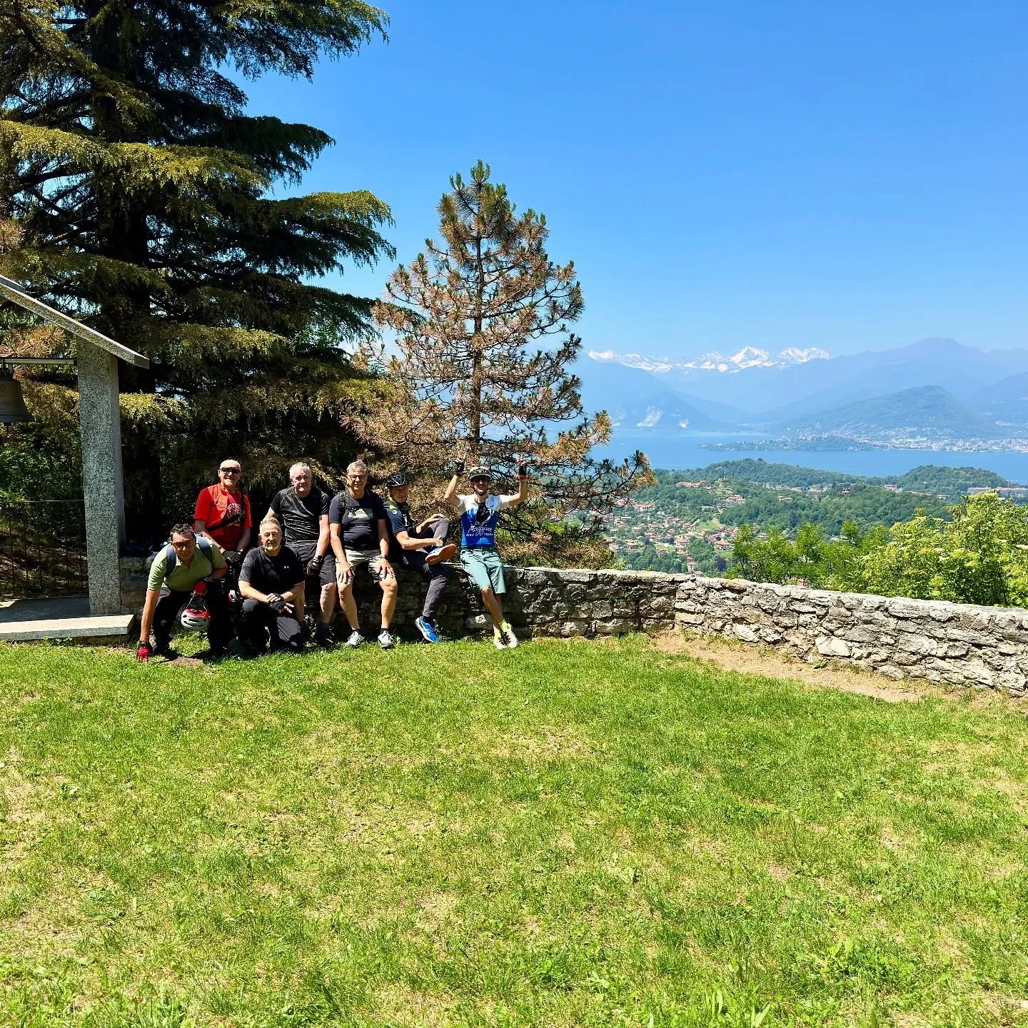 🇮🇹 Laveno bike tour con vecchi amici! Un giro MTB tra stradine, sentieri tra i boschi e qualche tratto tecnico per non farci mancare niente. Un&rsquo;ottima uscita per questo gruppo di persone fantastiche. 
&bull;
🇬🇧 Laveno bike tour with old fri