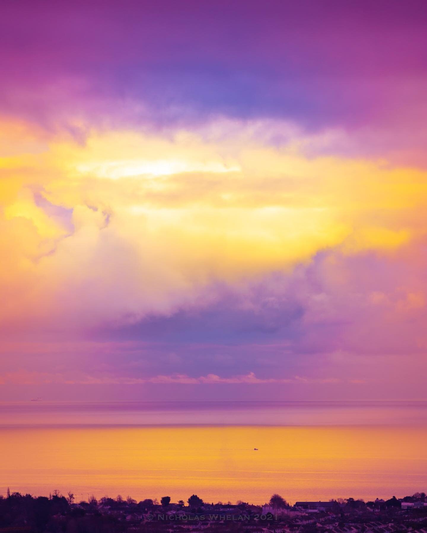 Bré #epicsky #cloudscape #photolikepainting #photoart #purplesky #pinksky #sundown #skyscape #bray #wicklow #brayseafront #irishsea #canon6d #tamron70200g2 #rawireland #tourismireland #pinkandyellow #pinkclouds #cloud9 #purpleclouds #cloudlovers #wi