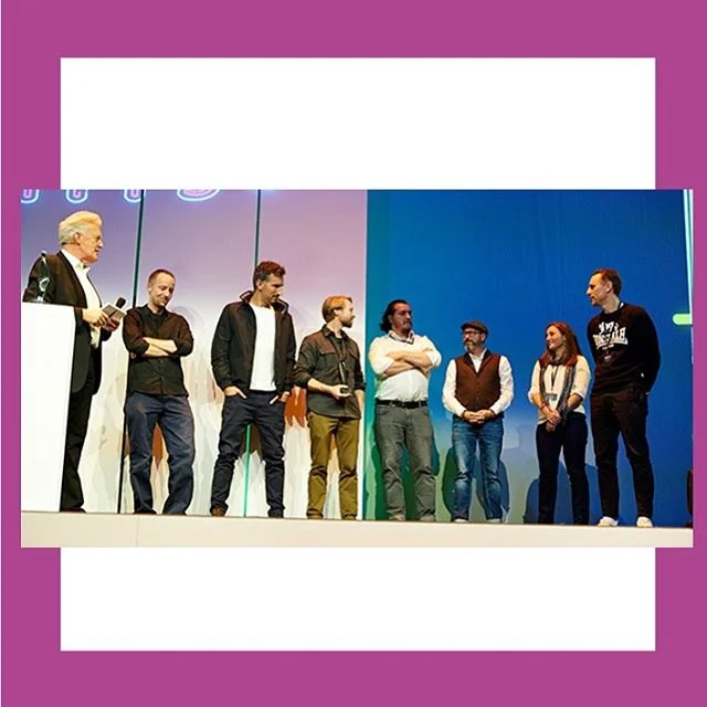 Spots online🥇
&bdquo;Unsichtbar&ldquo;
Als Gesamtwerk unglaublich &uuml;berraschend und stimmig. Dieser Film punktet mit einem &uuml;berzeugenden Konzept, mit grossartiger Kameraf&uuml;hrung, Inszenierung, Artdirection, Styling, Set Design, Lichtset